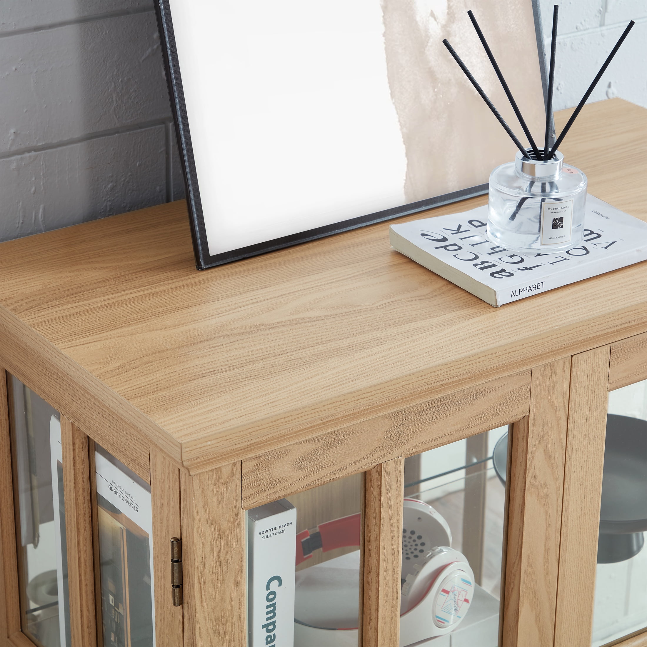 PORKISS Retro Display Cabinet with Glass, Showcase Bookcase Storage Cabinet with Adjustable Shelves, Curio Cabinet with LED Lights, Oak