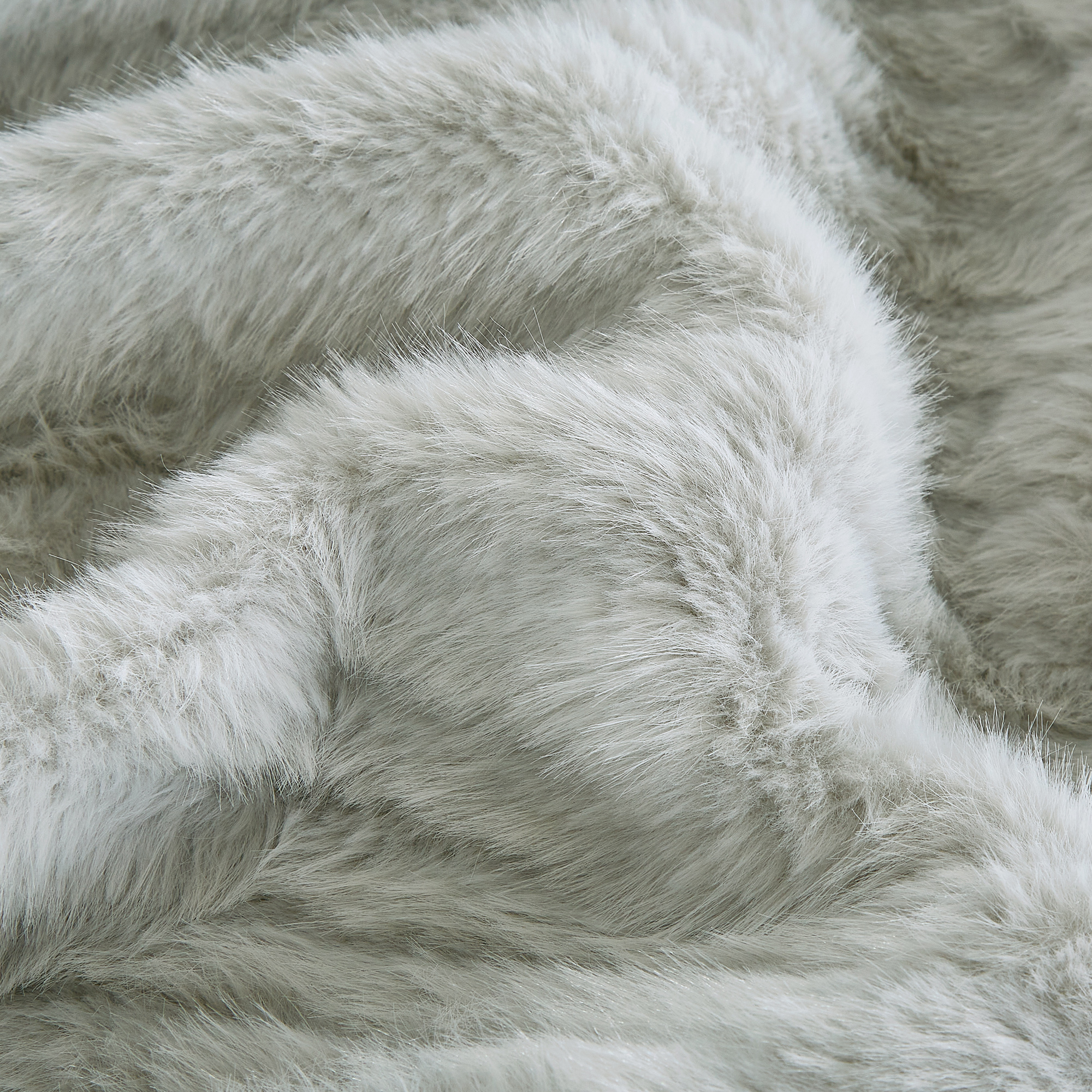 HIG 4-Piece Faux Fur Comforter Set – Luxury Ultra Soft Plush & Fluffy Bedding, Warm and Cozy Blanket with 1 Comforter, 2 Shams & 1 Decorative Pillow, King