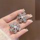 thumbnail image 1 of 6 pinzas para el pelo con forma de copo de nieve: pasadores de copo de nieve con brillantes diamantes de imitación, pinzas de cocodrilo de metal navideñas, accesorios para el pelo para mujer, estilo, 1 of 4