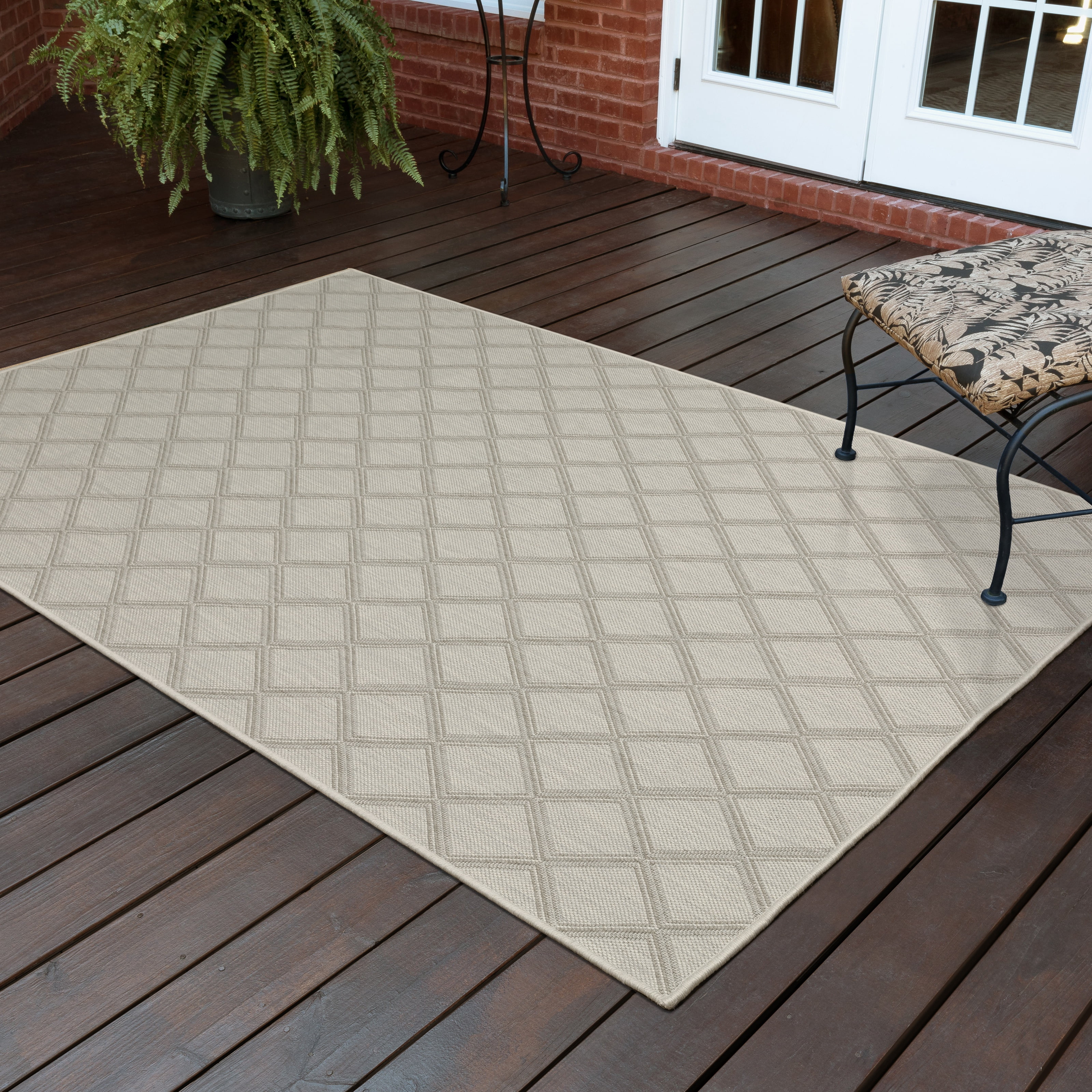 Avalon Home 6' x 9' Ivory and Gray Geometric Outdoor Rug