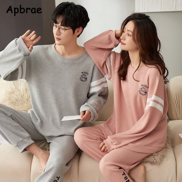 Ensemble Pyjama A Col Rond, Manches Longues Et Pantalon De Ensemble Pyjama A Col Rond, Manches Longues Et Pantalon De