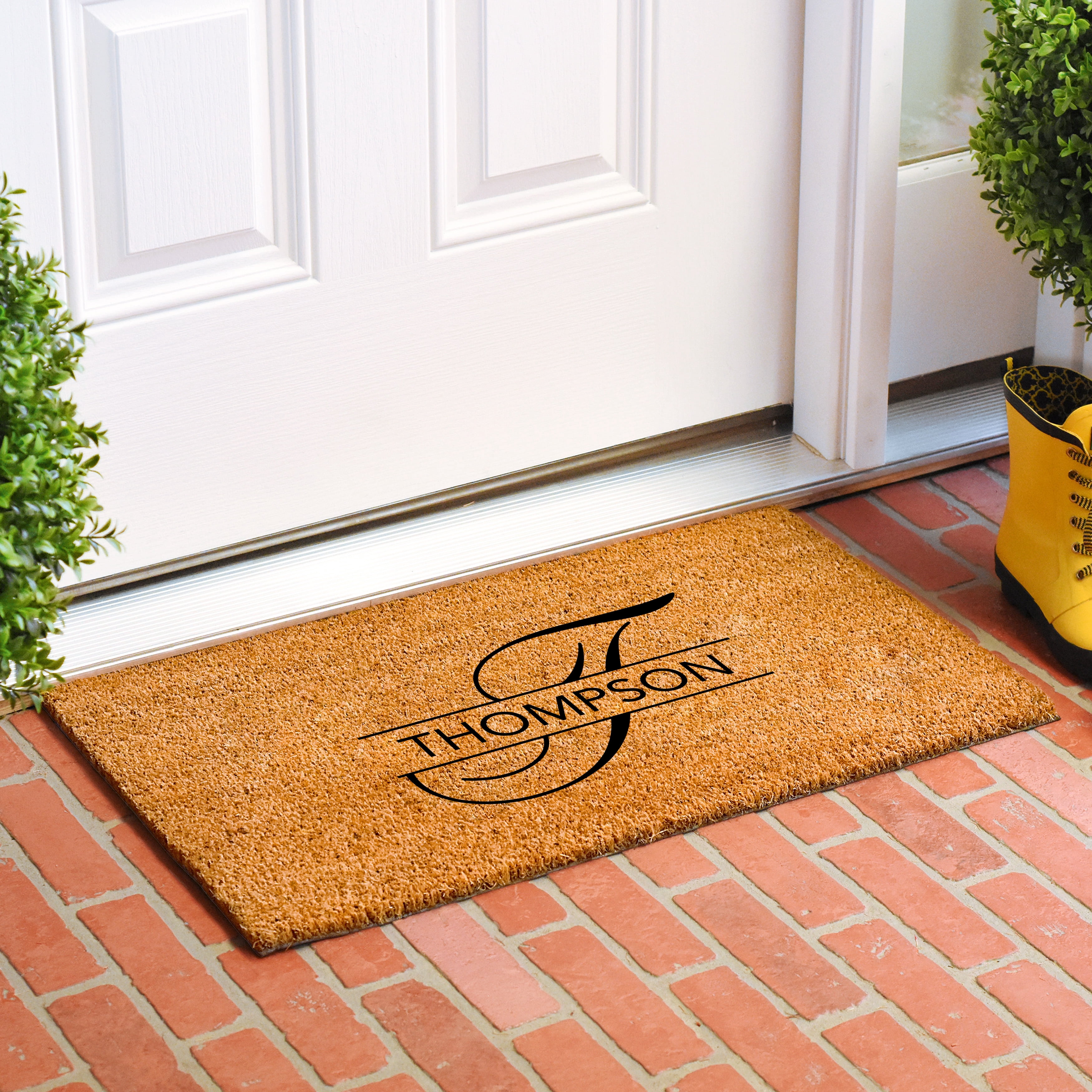 Calloway Mills 111002436 Thompson Personalized Doormat 24" x 36"
