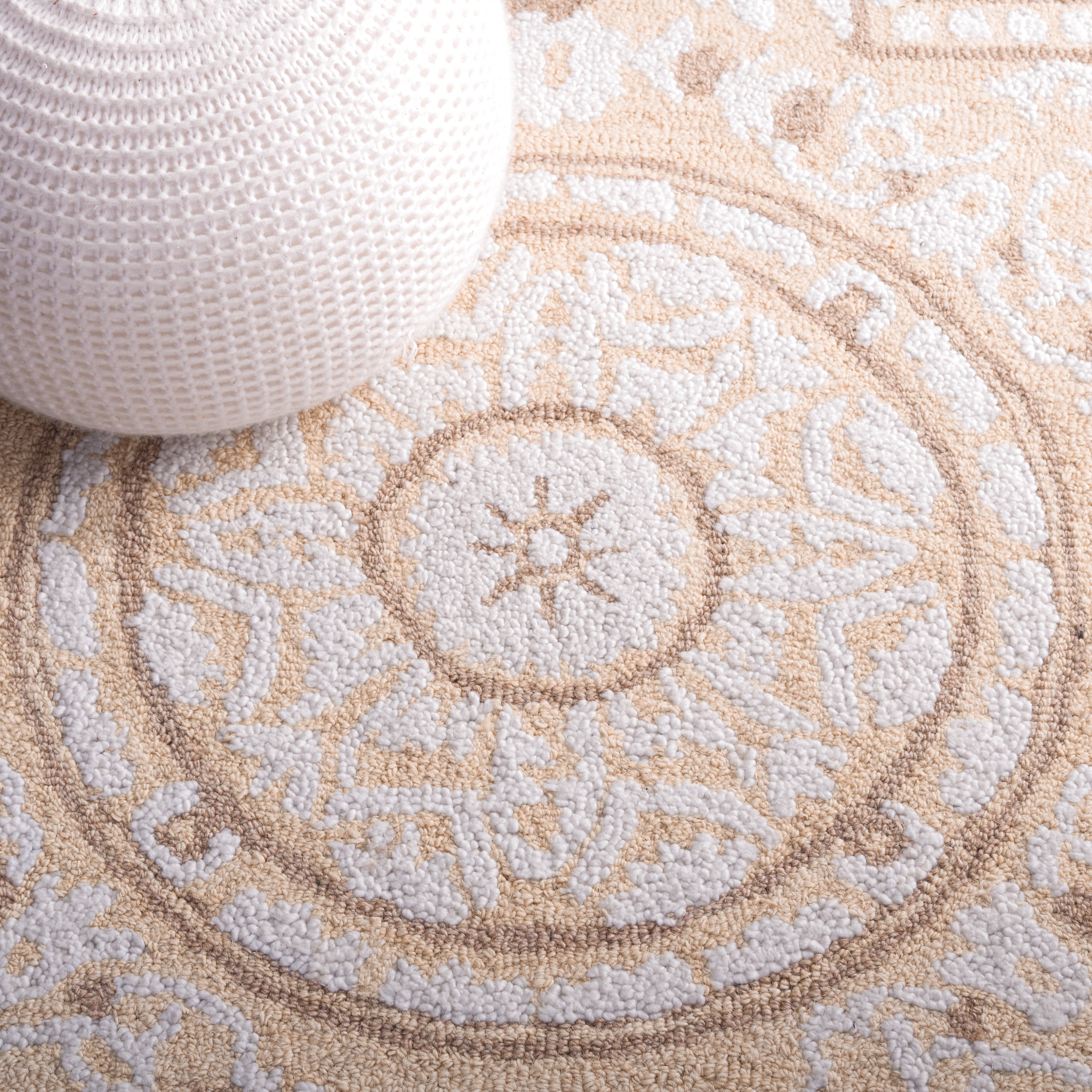 SAFAVIEH Abstract Merrill Oriental Area Rug, Ivory/Beige, 6' x 9'