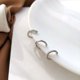 thumbnail image 1 of Conjunto de tres piezas de pendientes compactos con clip para la oreja, de moda, con personalidad y temperamento, con clip para la oreja de diamante sin orificio para la oreja, 1 of 4