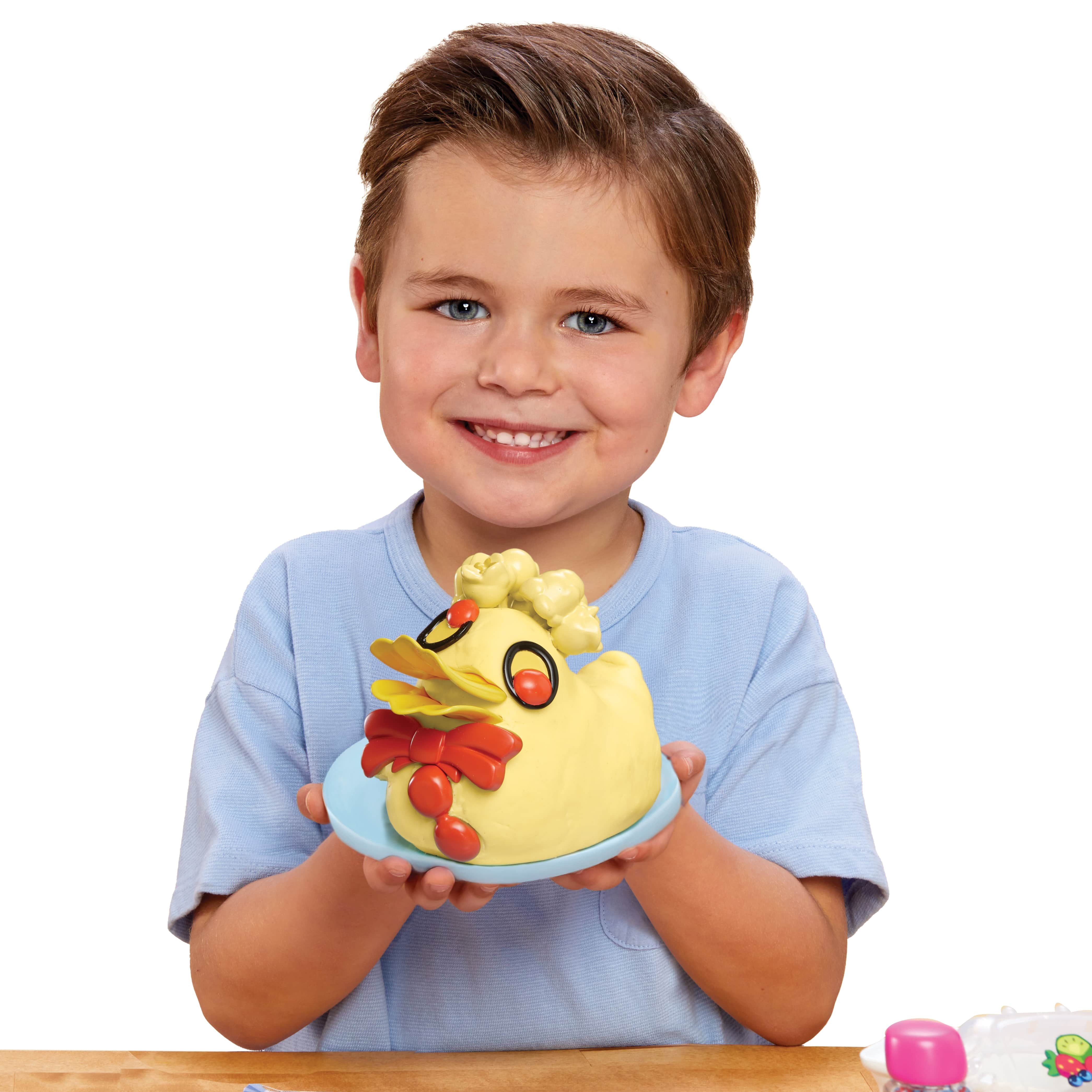 Little Tikes Creative Chefs Bluey Duck Cake Kit, with Make-It Mix Play Sand, Ages 3+