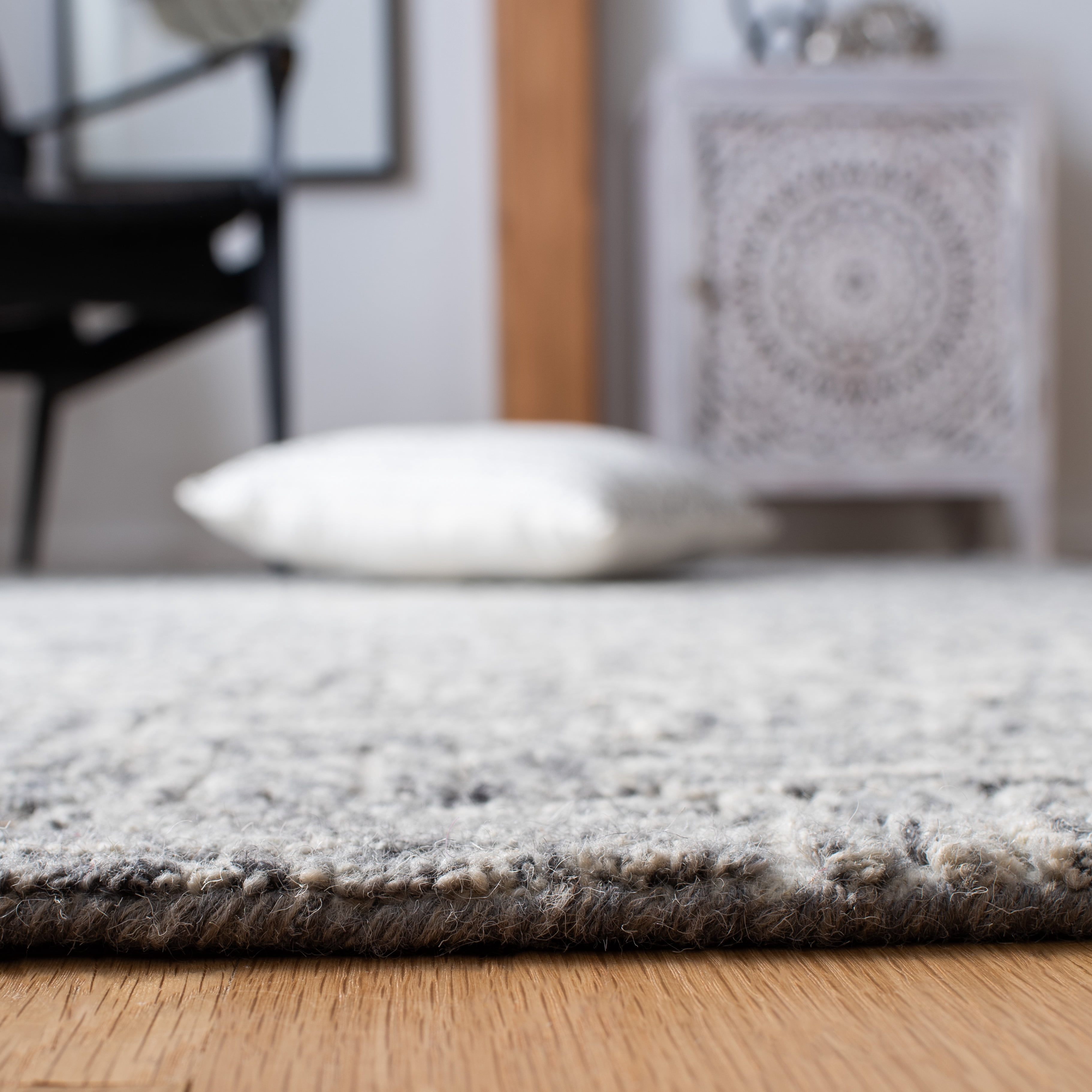 SAFAVIEH Micro-Loop Edythe Geometric Area Rug, Grey, 4' x 6'