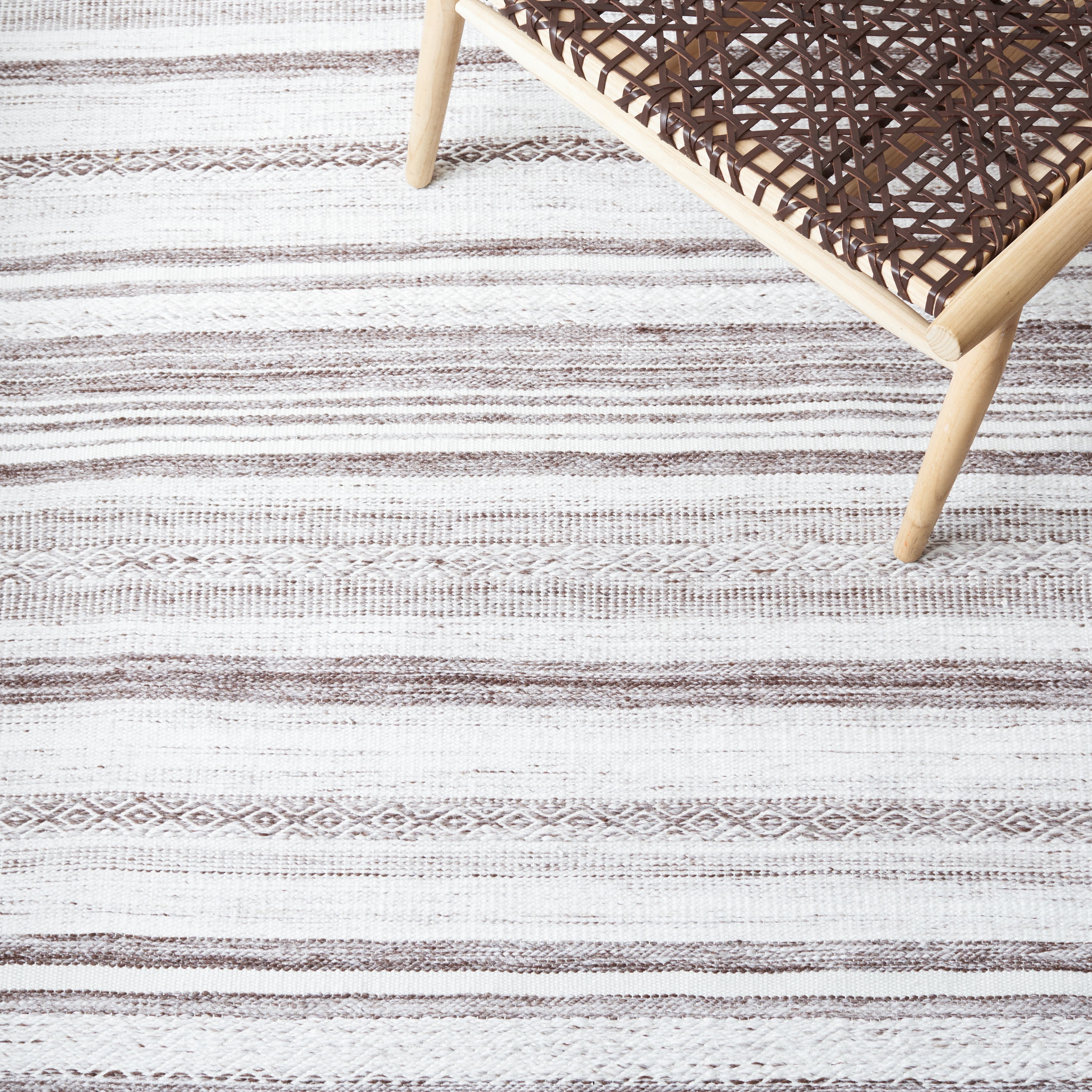 SAFAVIEH Striped Kilim Kandace Striped Polyester Area Rug, Brown/Ivory, 7' x 7' Square