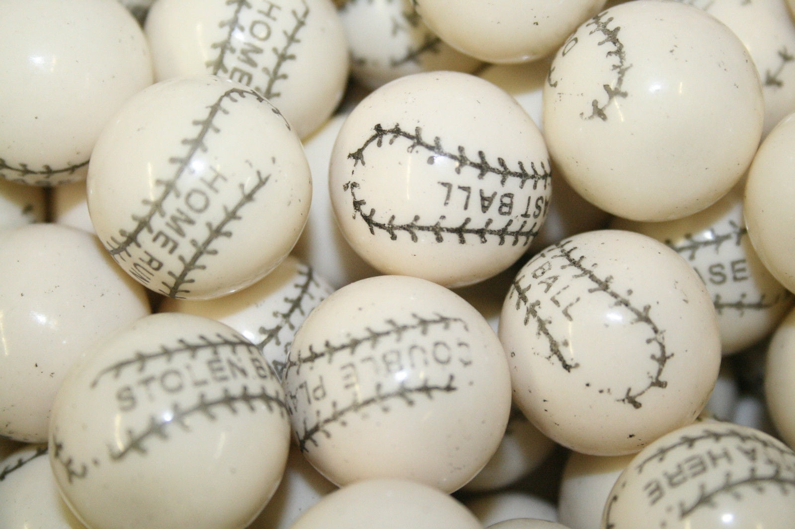 BAYSIDE CANDY GUMBALLS HOME RUN BASEBALL BUBBLE GUM 25mm or 1 inch