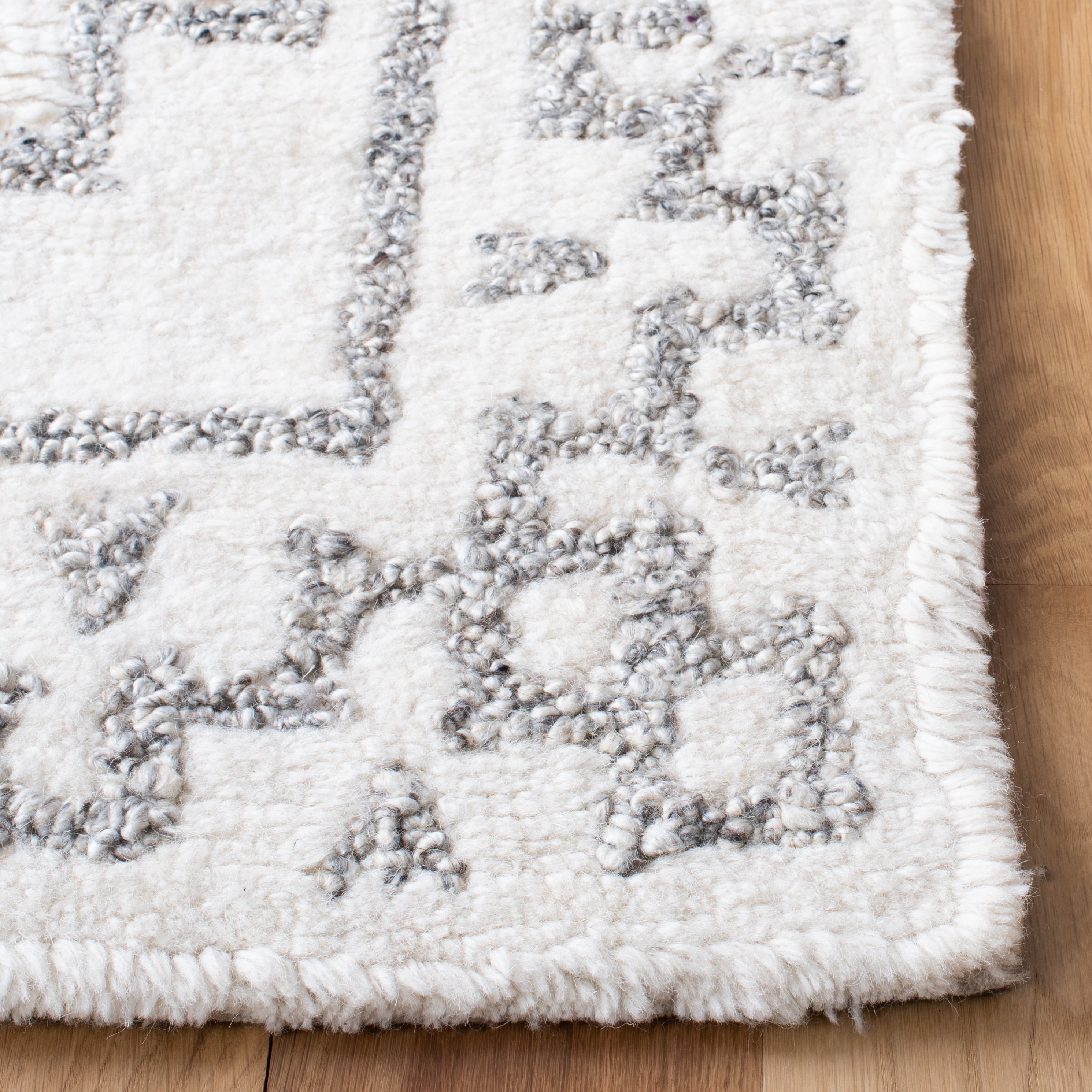 SAFAVIEH Casablanca Lidija Geometric Area Rug, Ivory/Grey, 3' x 5'
