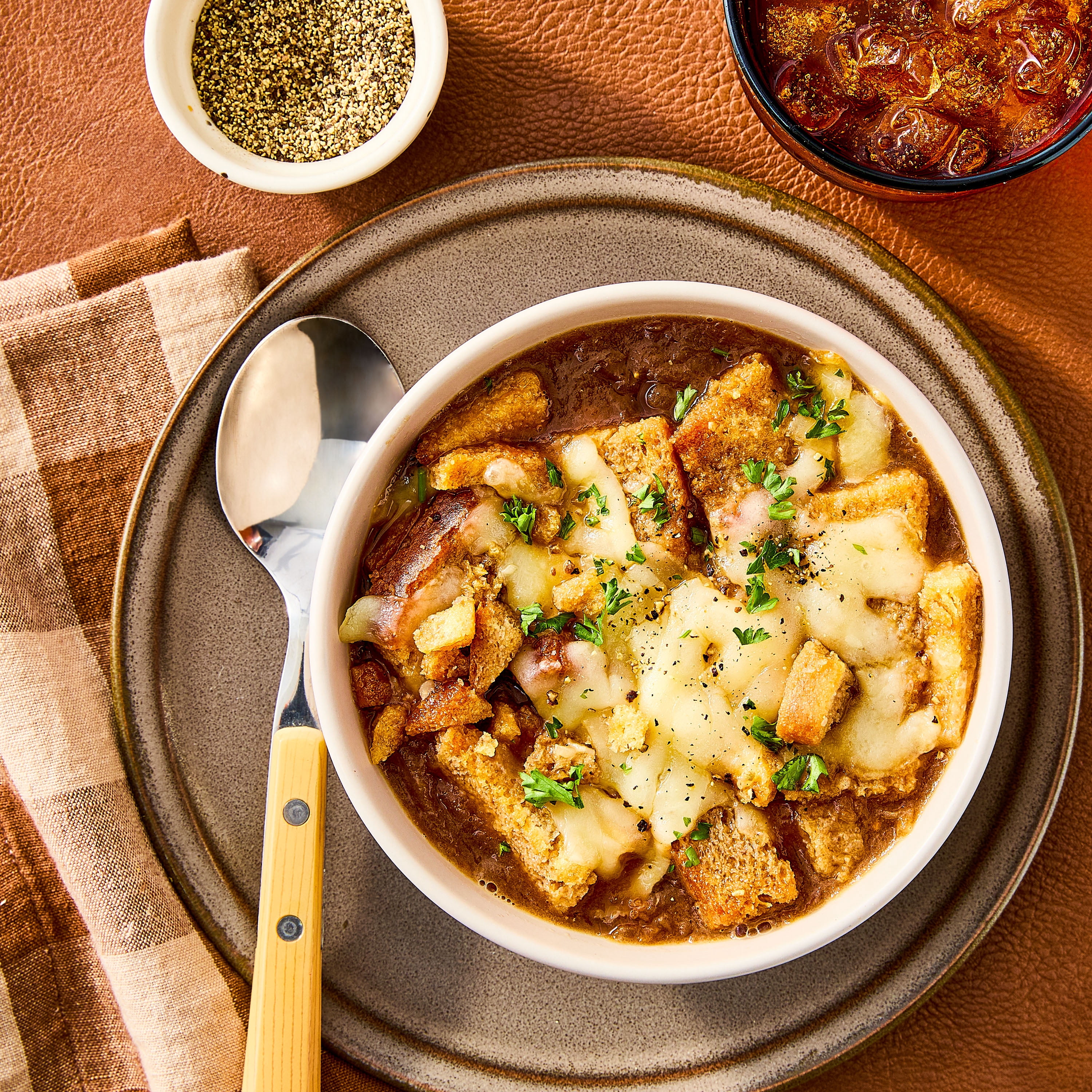 Marketside Ready to Heat French Onion Soup Kit Bowl, Fresh Deli Soup, 14 oz (Refrigerated)
