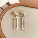 thumbnail image 3 of Pendientes de mujer con hebilla de perlas Pendientes colgantes de mujer Pendientes de perlas de imitación blancas chapadas en oro moda, 3 of 5