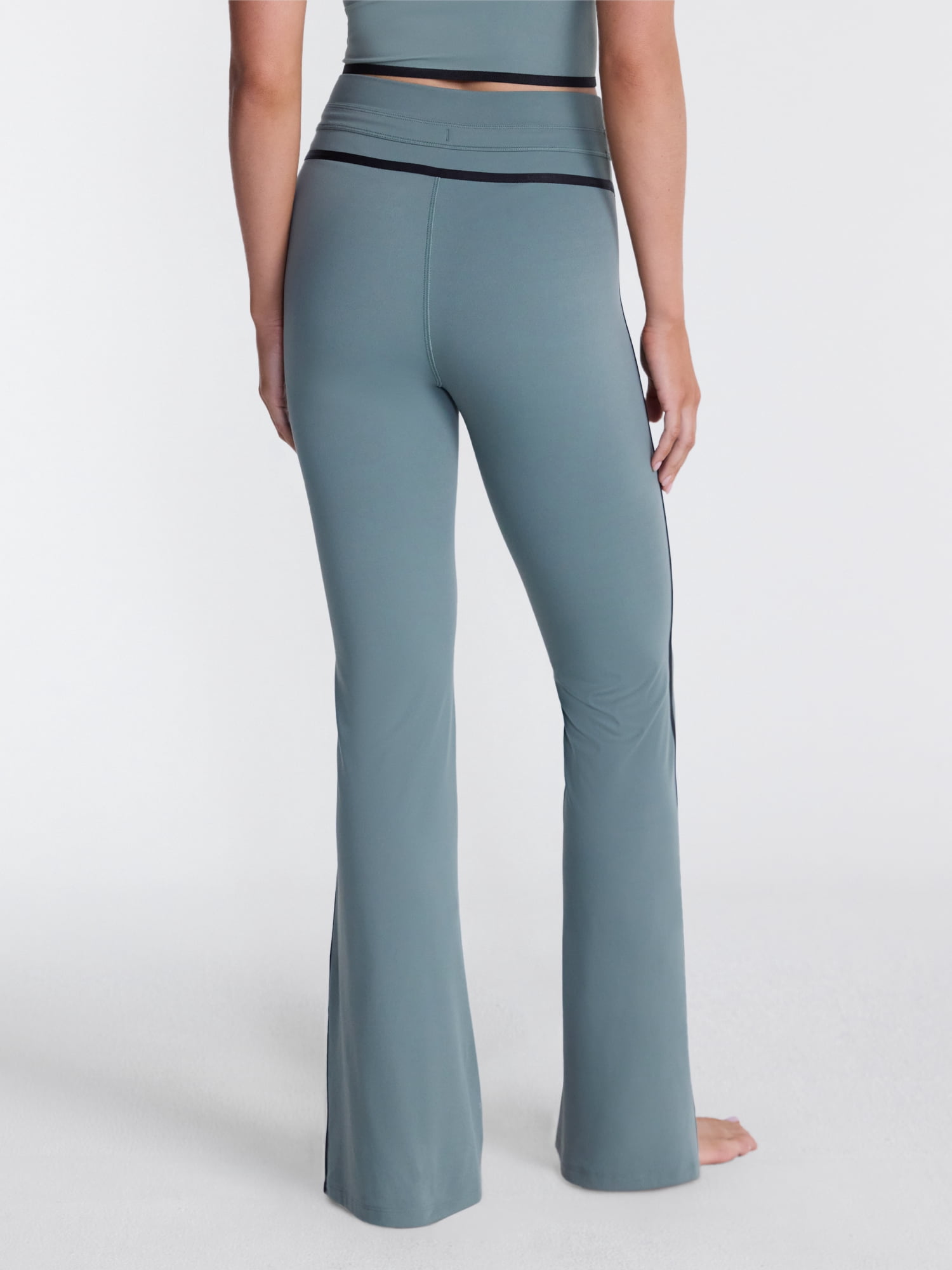 Avia Women's and Women's Plus Rib SoftSculpt Flare Pant, Sizes XS-4X