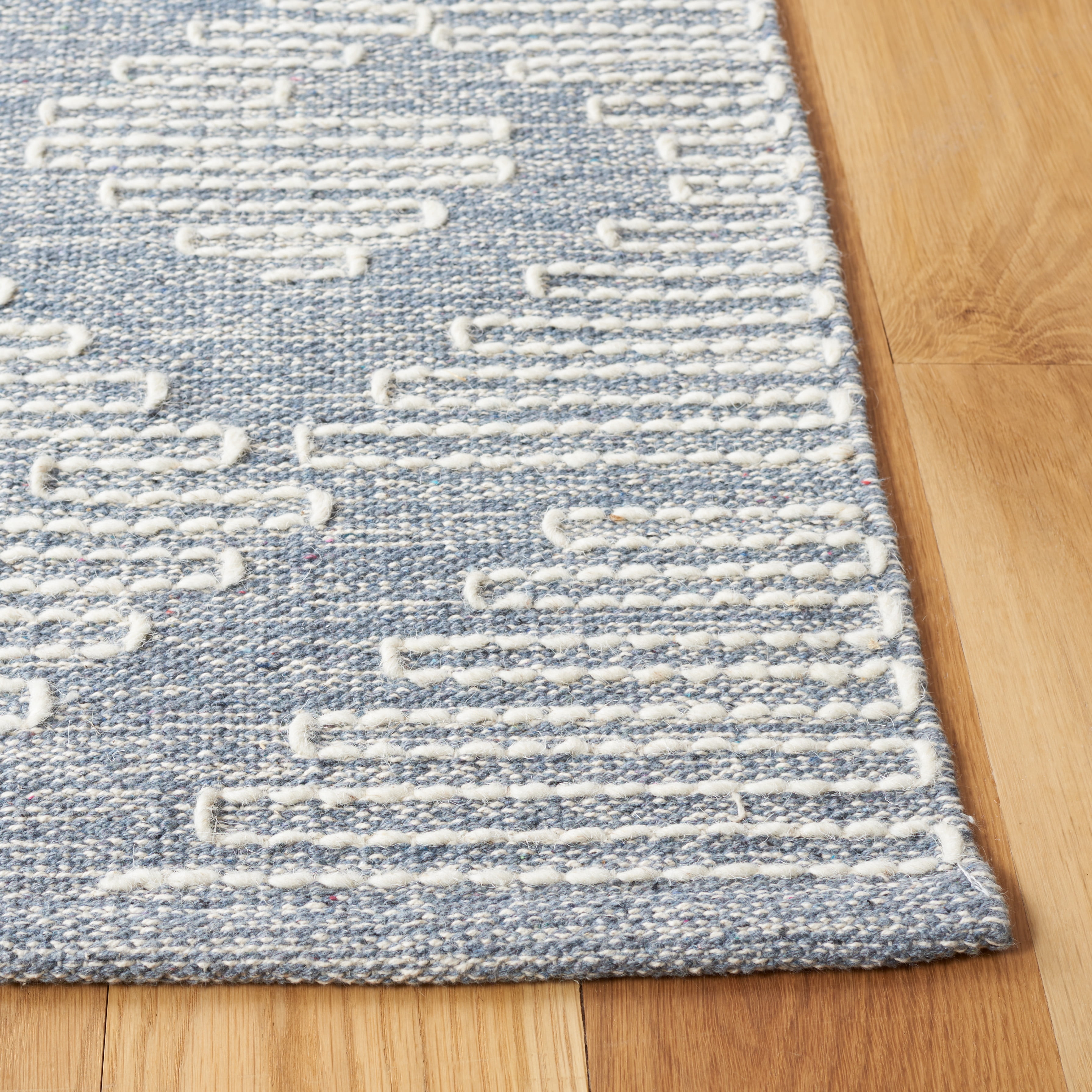 SAFAVIEH Kilim Jack Tribal Area Rug, Blue/Ivory, 6' x 6' Square