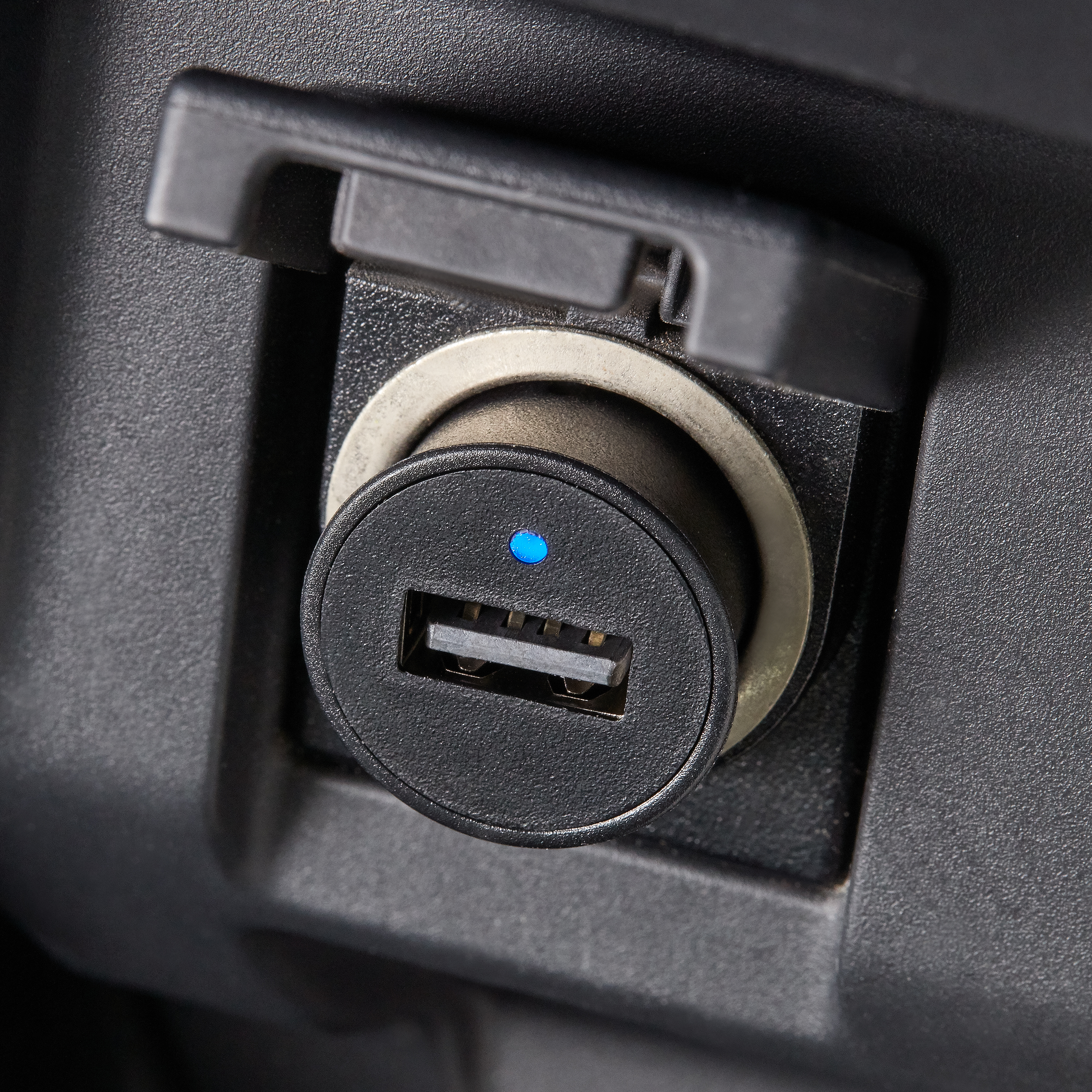onn. 2.0 2.4A Universal Car Charger, Black