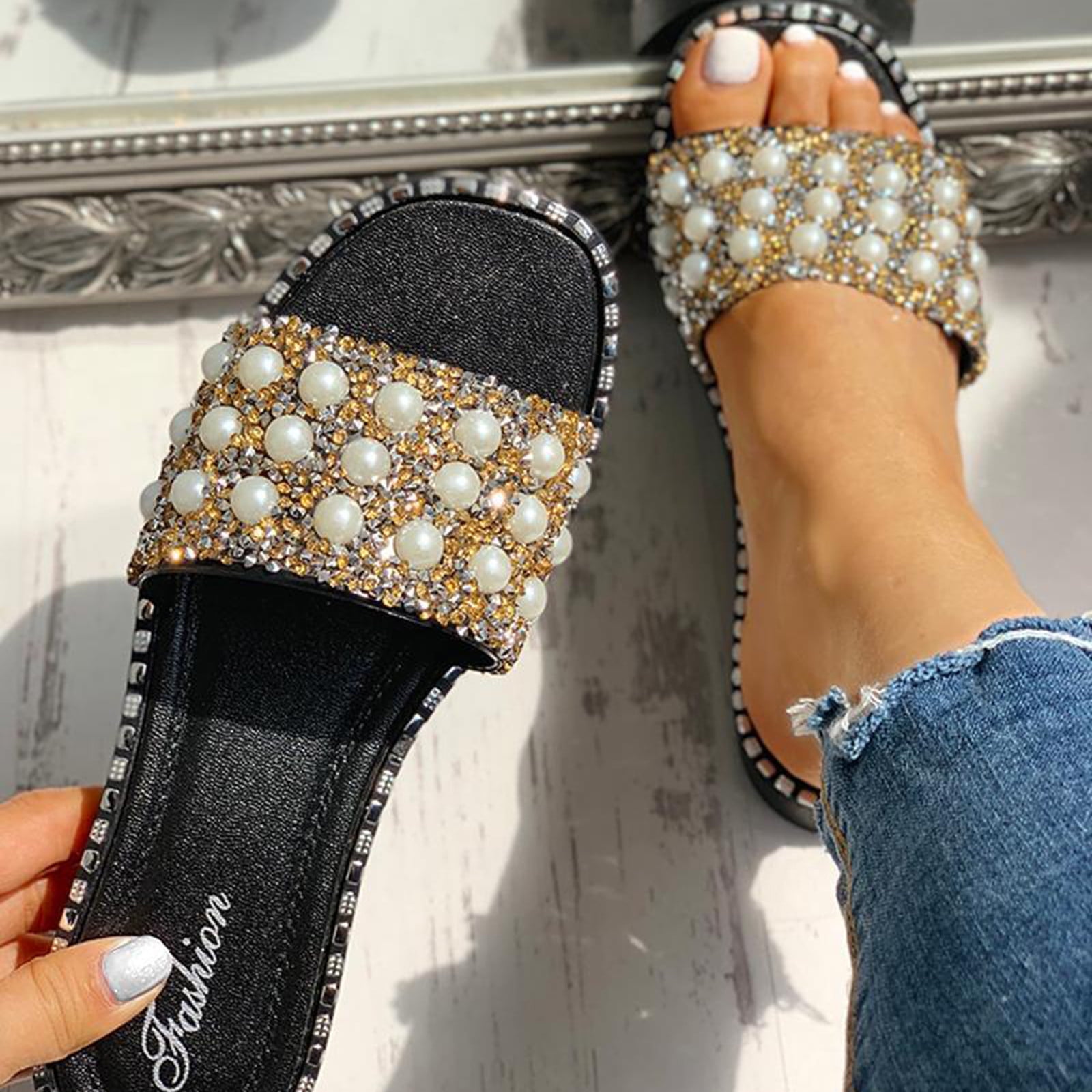 Private space Summer Women Shoes Women Sandals Rhinestone Pearl Flip Flops New Flat Sandals Soft Bottom Ladies Shoes
