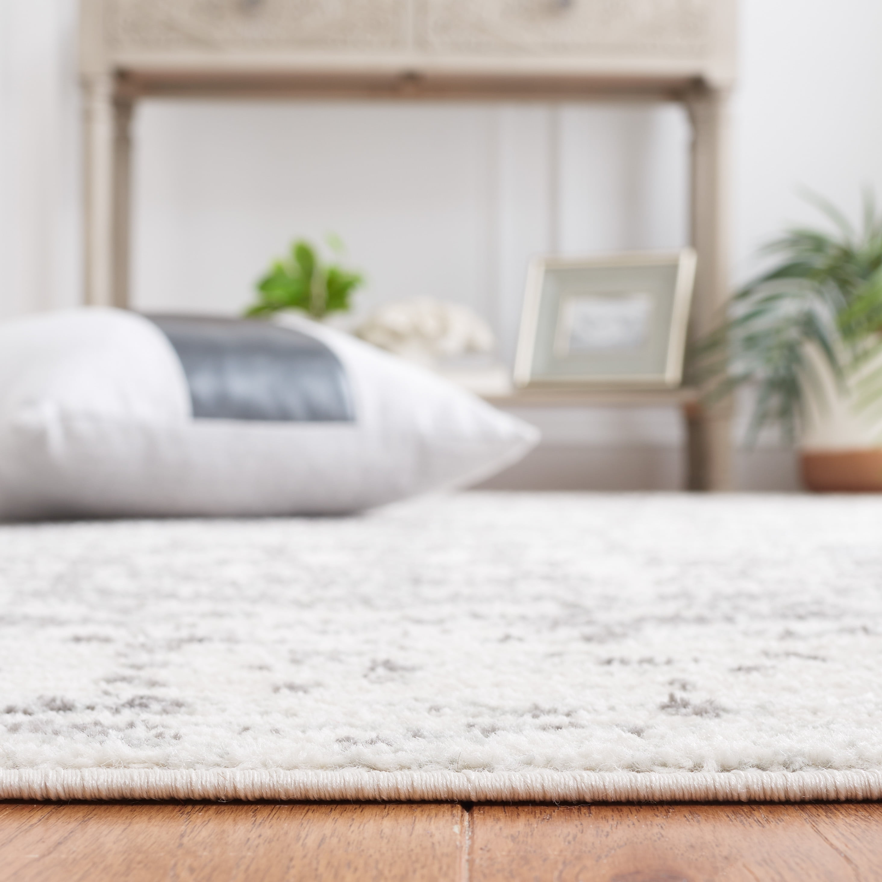 SAFAVIEH Madison Katina Traditional Area Rug, Silver/Ivory, 12' x 15' - X-Large - Traditional Design, Silver & Ivory, Non-Shedding & Easy Cleaning, Ideal for Living Room, Bedroom, Dining Space