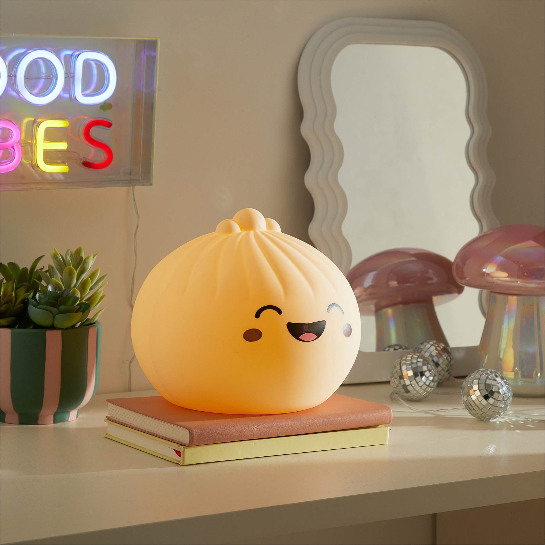 Urban Shop Dumpling Jumbo Squishy Mood Light