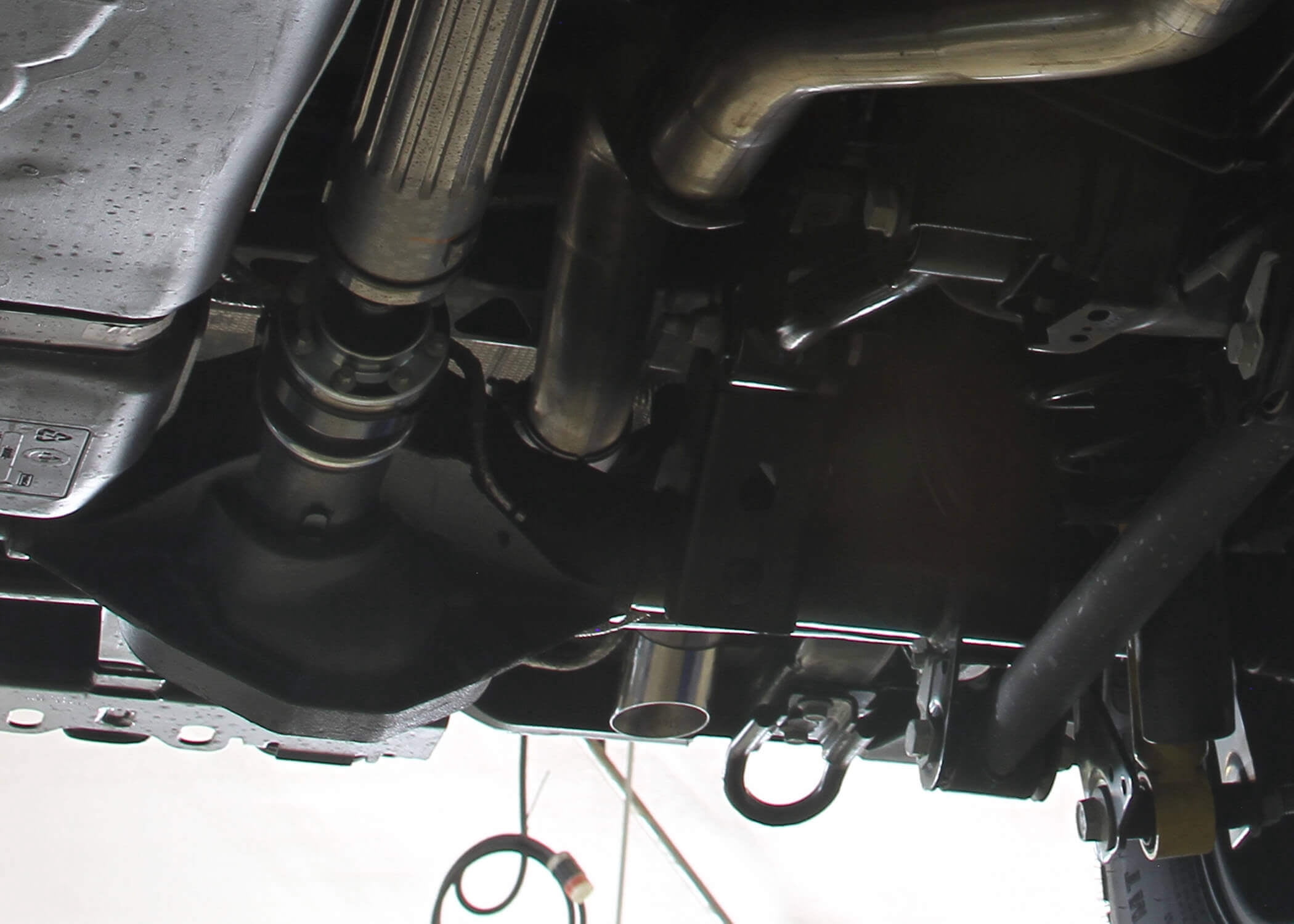 Flowmaster 818125 Outlaw Axle-Back Exhaust System Stainless Single Exit - High Clearance