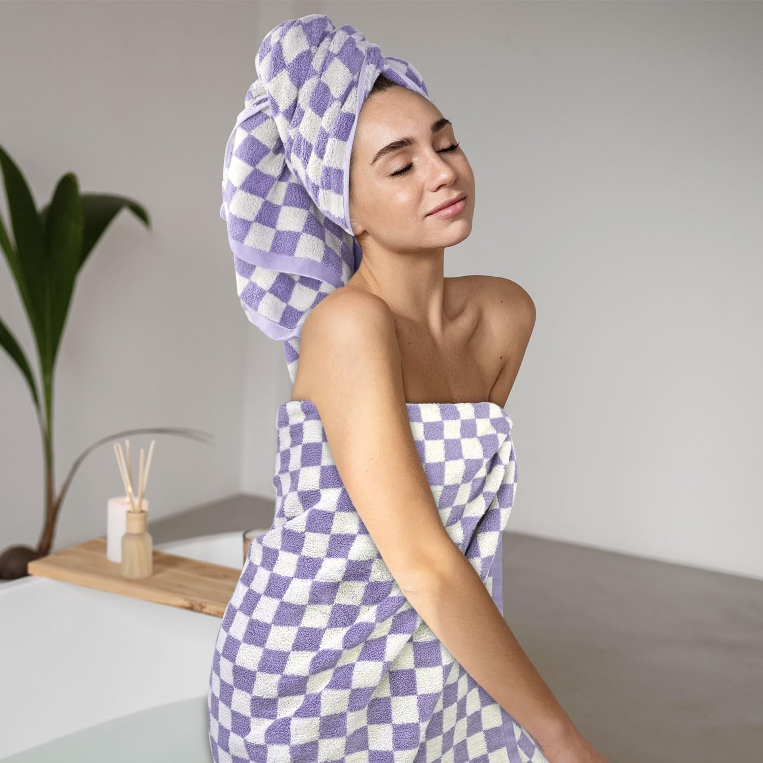 8-Piece Towel Set: Includes 2 large bath towels (27.5"x55"), 2 versatile hand towels (13"x29"), and 4 washcloths (13"x13"), providing all the essentials for bathroom, guest rooms, dorms, or travel