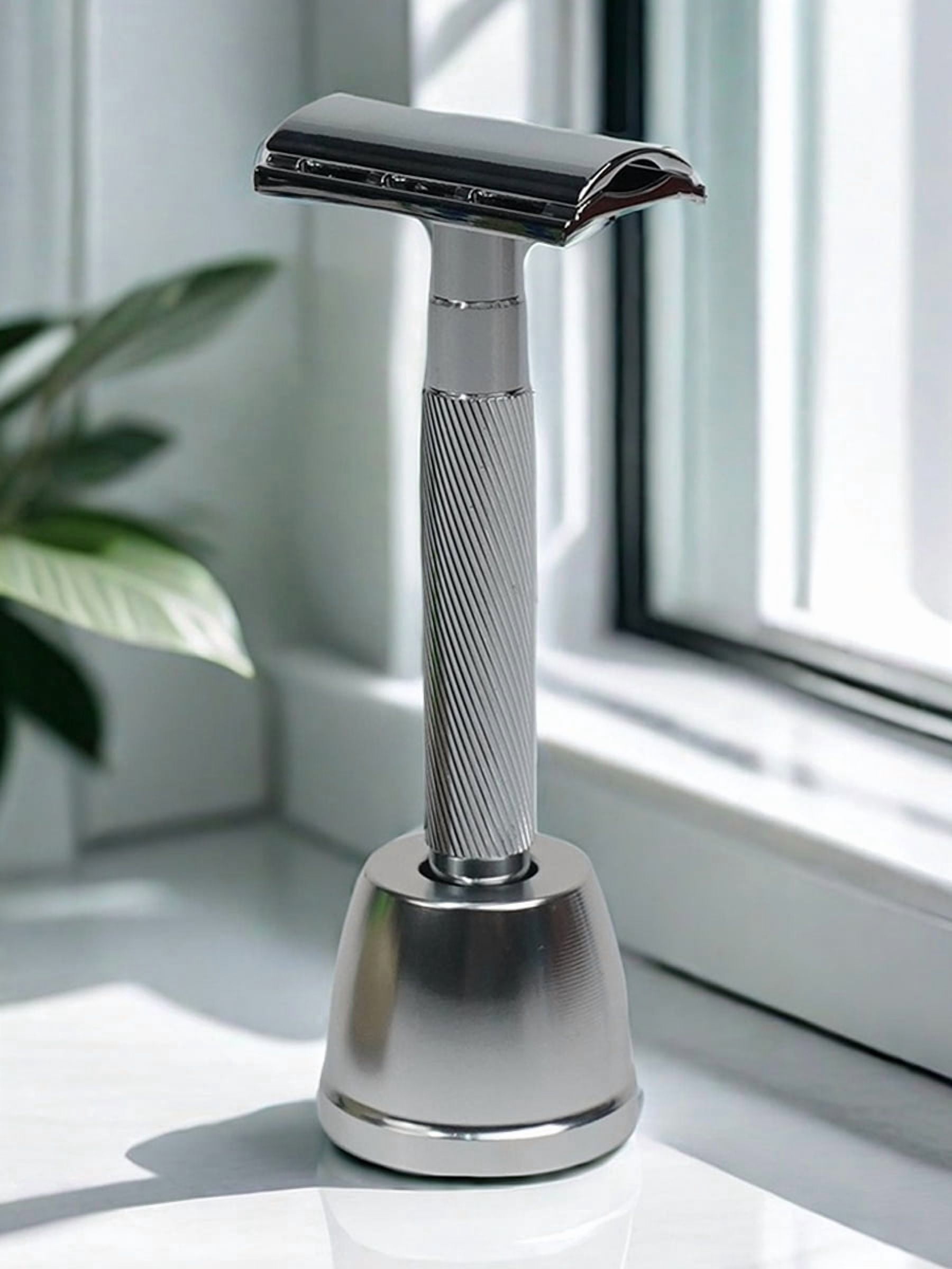 Waysh Classic Double Edge Safety Razor Gift Set for Men with Knurled Non-Slip Handle, Includes Stand & 20 Blades, Chrome Silver