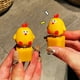thumbnail image 1 of Juguetes para piscina, juguetes para bebés, juguetes para niños pequeños, pollito antiestrés, llavero con forma de pollito, llavero antiestrés con forma de pollito, gato de resina chirriante, 1 of 8