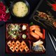thumbnail image 5 of 1 Fiambrera mediana, recipientes japoneses para preparar comidas, caja de sushi, soporte bento para comidas de negocios (tapa con acabado de madera, color negro), 5 of 7