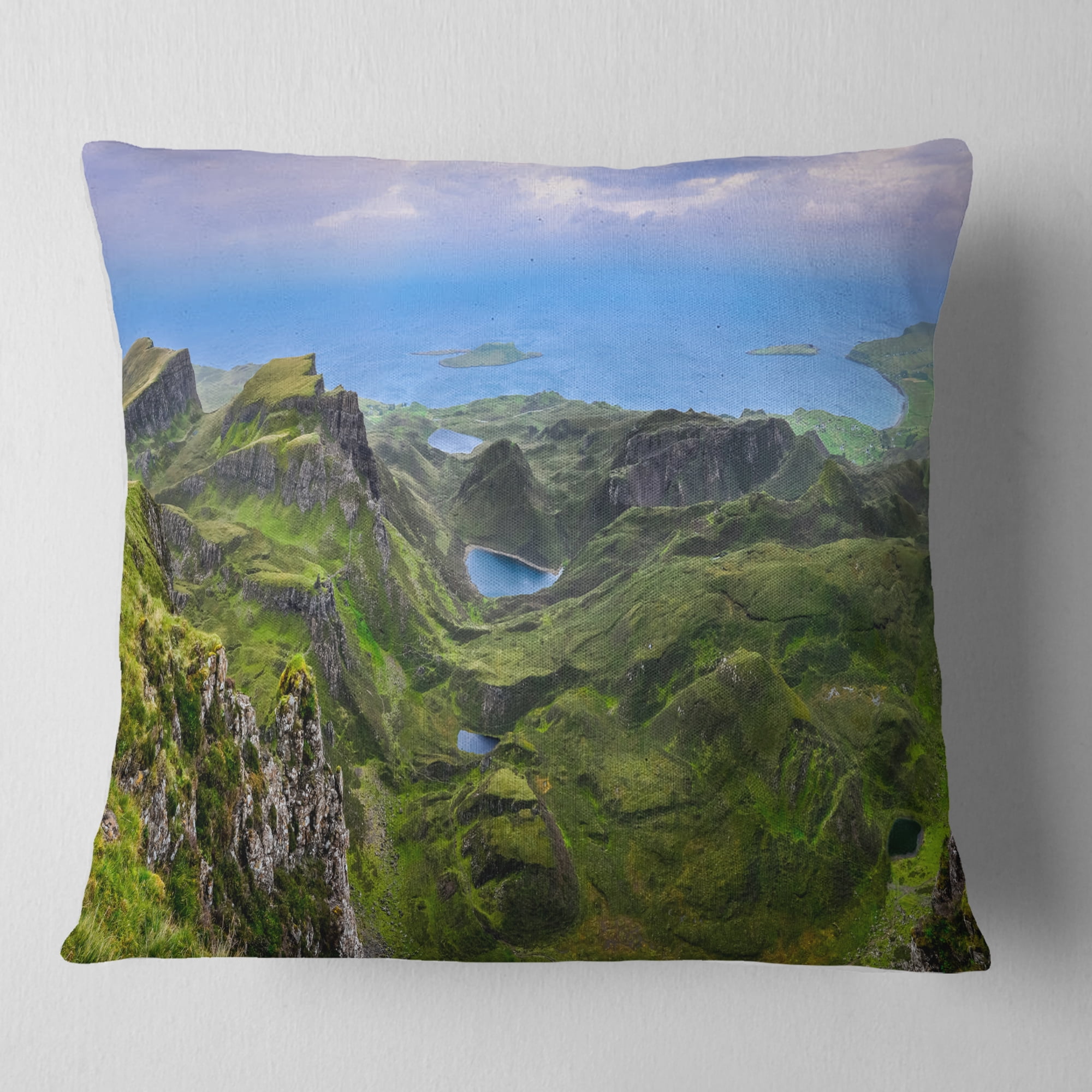 Designart Quiraing Skye Highland Scotland - Landscape Photography Throw Pillow - 16x16