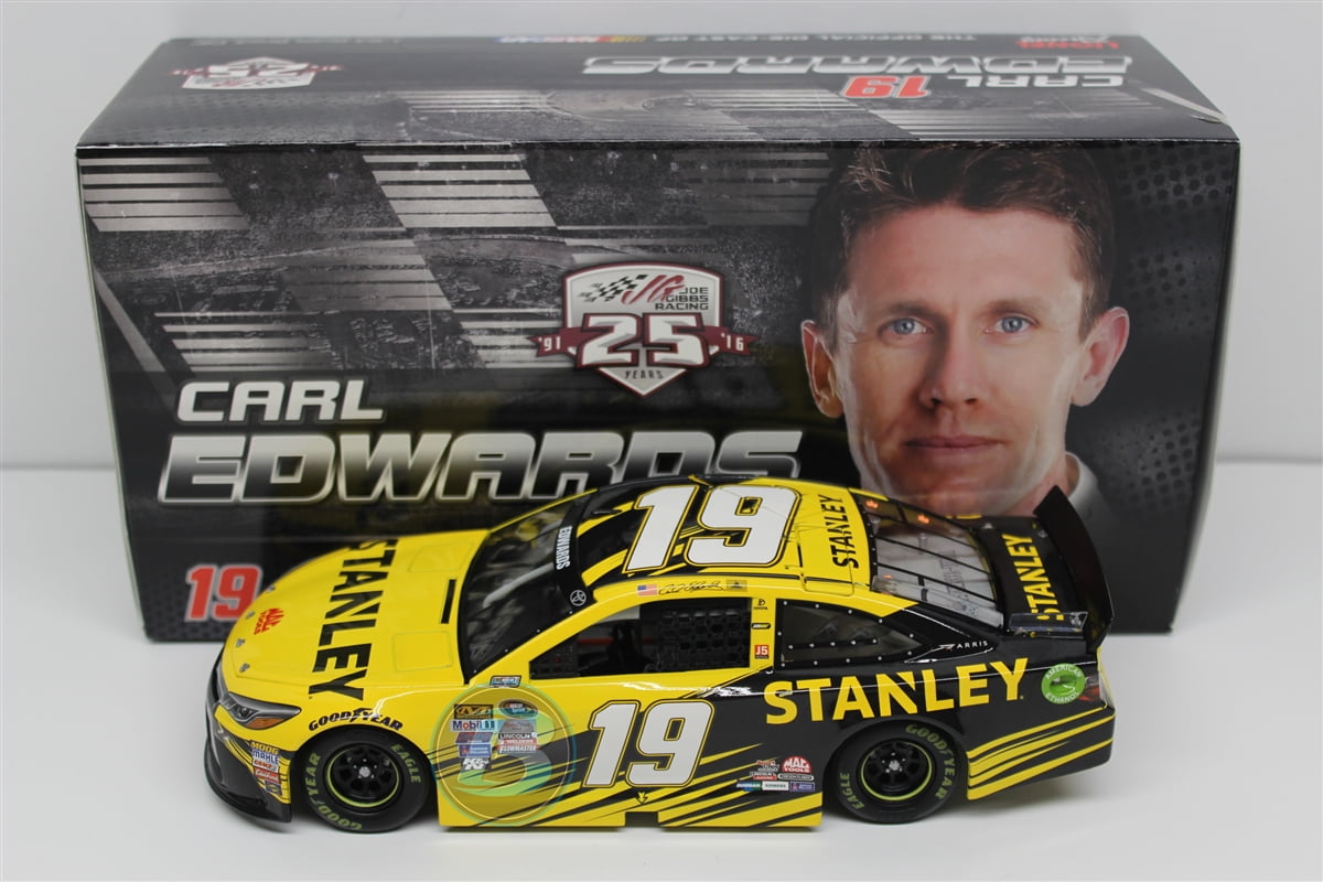 Chrome 1:24 Scale Lionel Racing Carl Edwards #19 Stanley 2016 Toyota Camry NASCAR Diecast Car