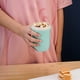thumbnail image 4 of Vaso de desayuno con aislamiento de doble pared | Botella de agua de plástico apta para microondas con tapa antiderrames y asa | Taza de viaje con retención de calor para bebidas frías y calientes,, 4 of 6