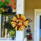 thumbnail image 1 of Letrero de madera con diseño de girasol para puerta | Placa colgante para puerta principal de festival | Decoración de pared de madera amarilla duradera | Letrero rústico de bienvenida de temporada, 1 of 9