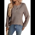 thumbnail image 2 of Camiseta Informal de Punto de Larga con Cuello Redondo y Botones A Rayas para Mujer Color Café M, 2 of 9