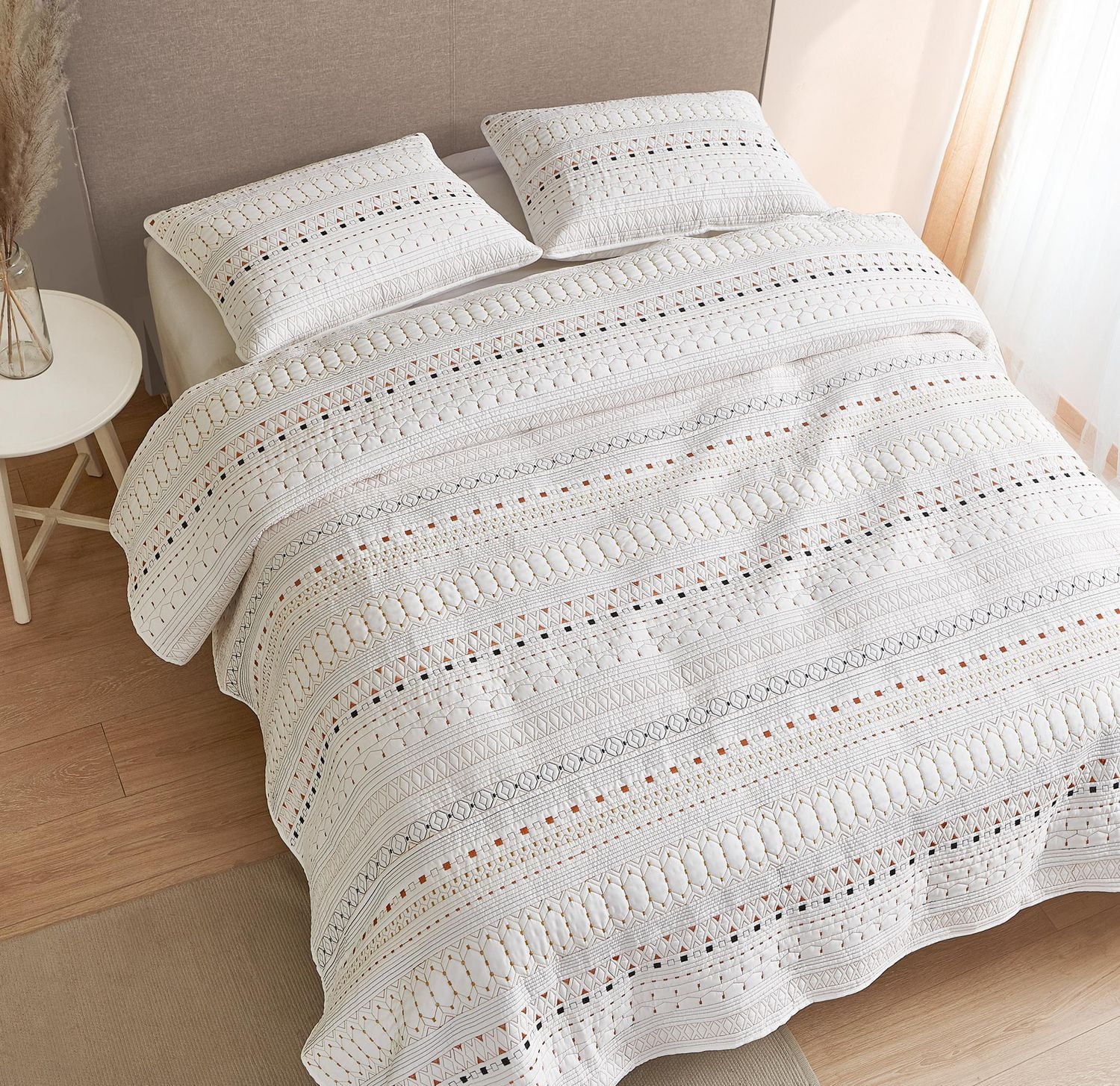 Delmeza 3 Piece Quilt and Sham Set