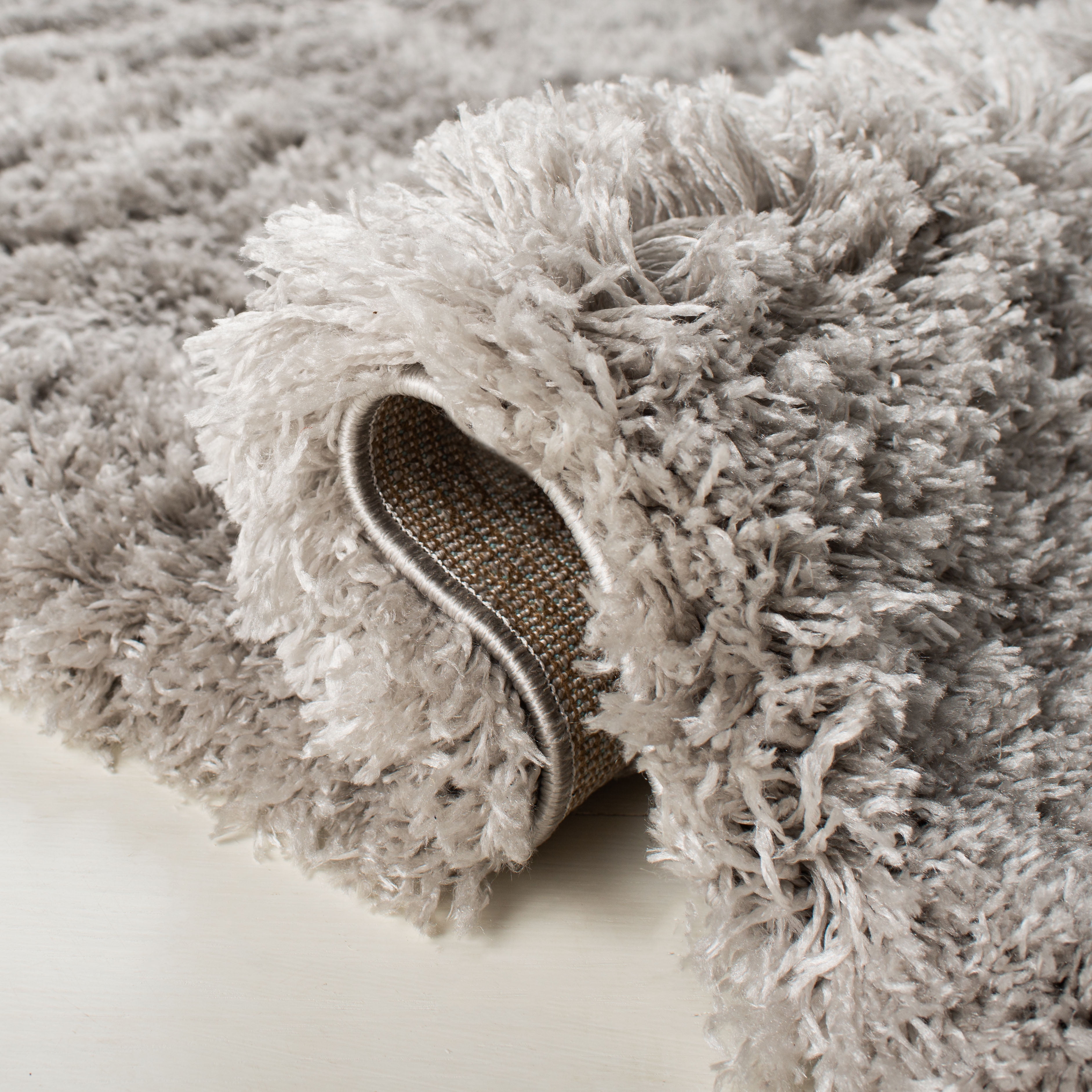 SAFAVIEH Polar Abbot Solid Shag Area Rug, Silver, 5'1" x 7'6"