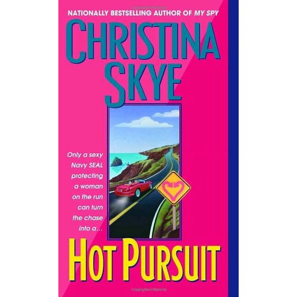 Pre-Owned Hot Pursuit : A Novel 9780440237594