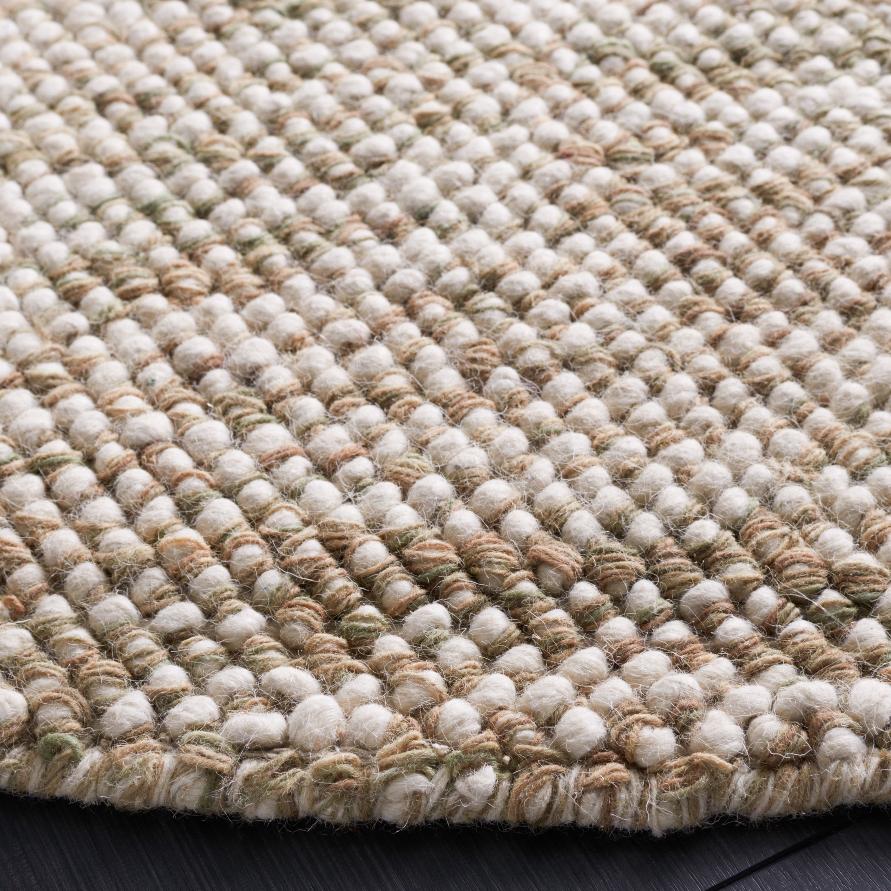 SAFAVIEH Natura Finn Distressed Area Rug, Sage/Ivory, 6' x 6' Round