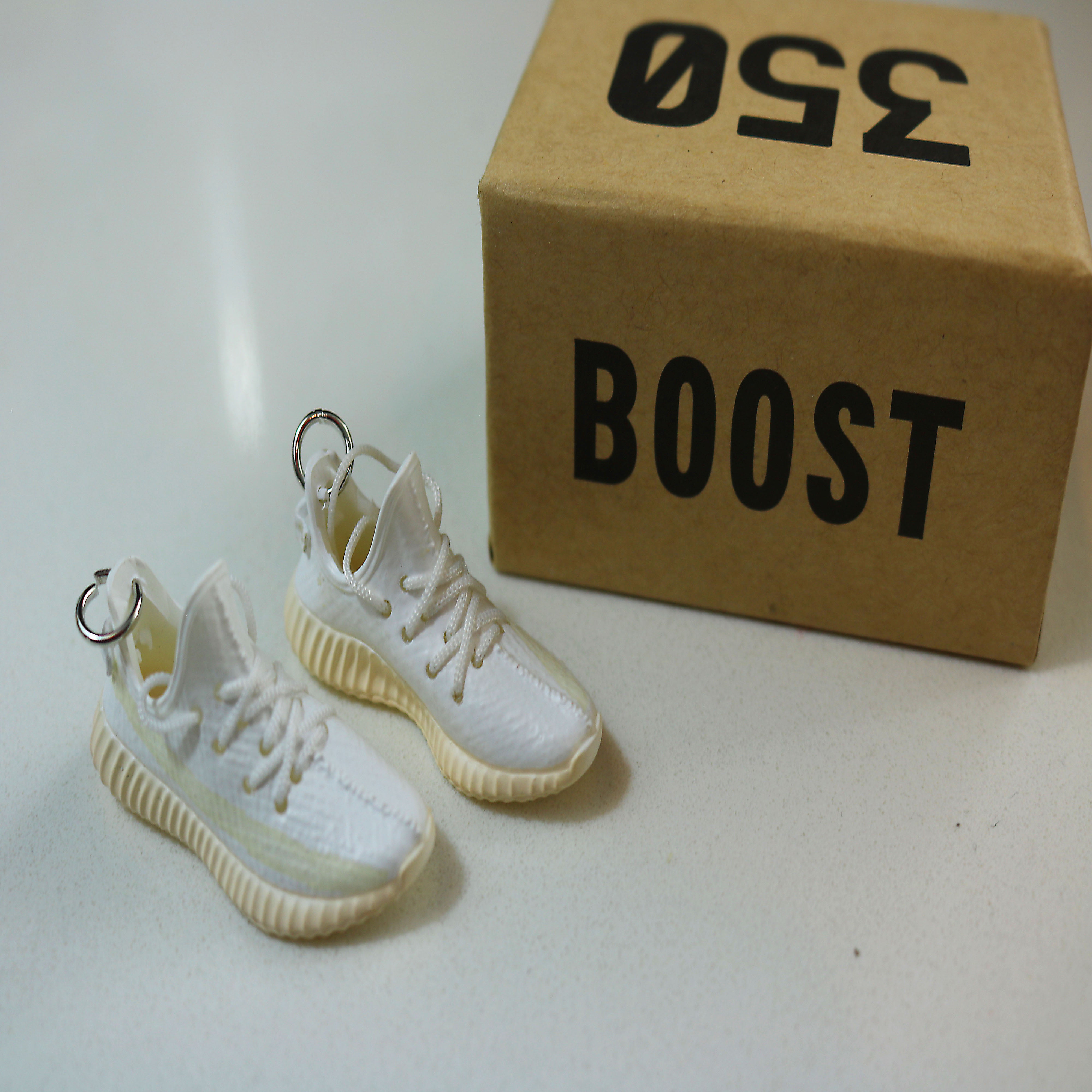 New Mini ~~YEEZY ~ SHOEBOX ~~ for collectible sneaker keychain BOOST 350 