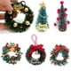 thumbnail image 2 of Mini Corona de Navidad en miniatura para colgar en casa de muñecas, guirnalda de árbol de Navidad, tira de hierba de pared, accesorios de decoración, 2 of 4