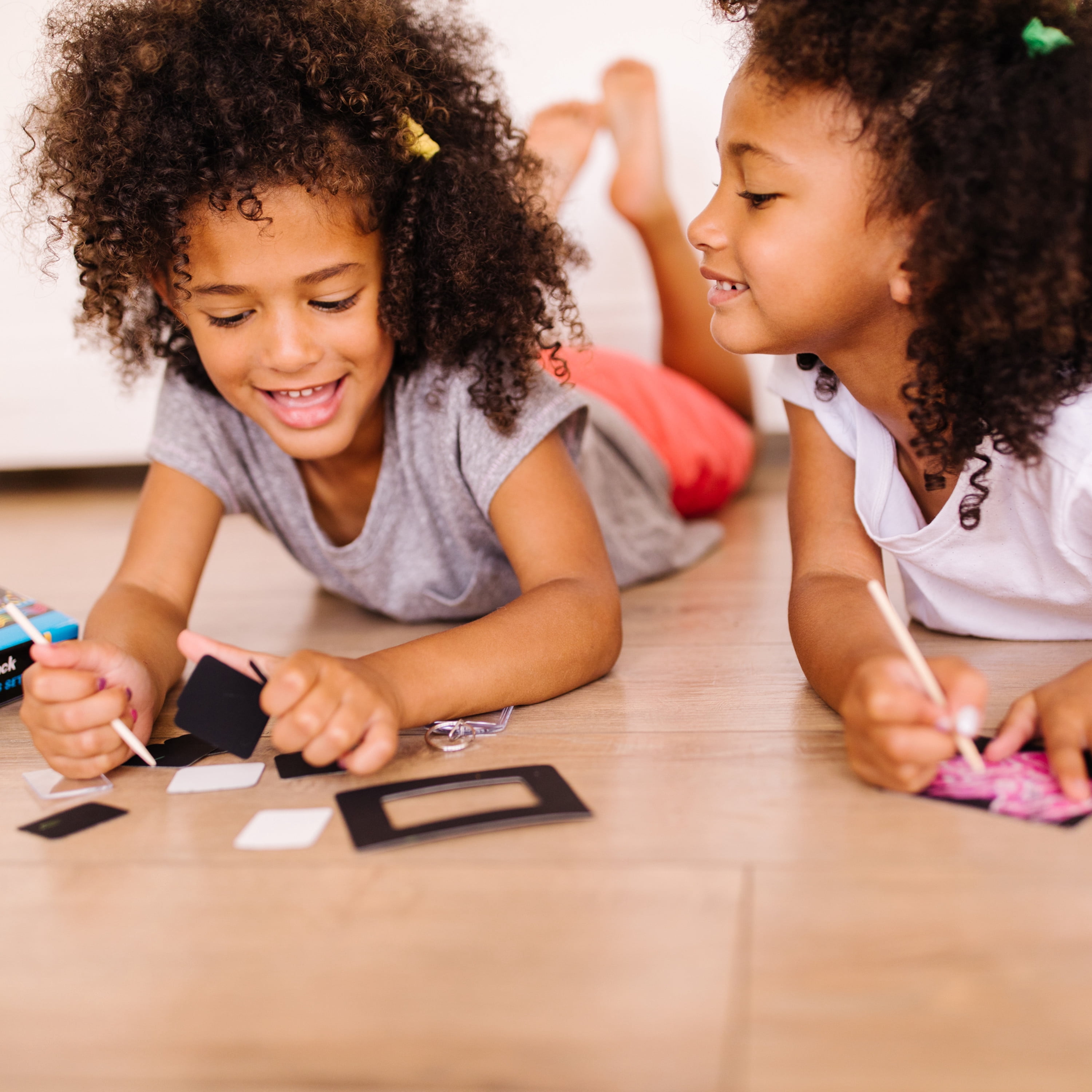 Melissa & Doug Scratch Art® Deluxe Party Pack Craft Set – 12 Jumbo Stickers, 12 Key Chains, 12 Bookmarks, 12 Magnetic Frames, 12 Stylus