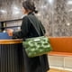 thumbnail image 4 of Bolso bandolera Casual Sling Bag Mujer Color sólido Niñas Bolso de invierno Verde, 4 of 6