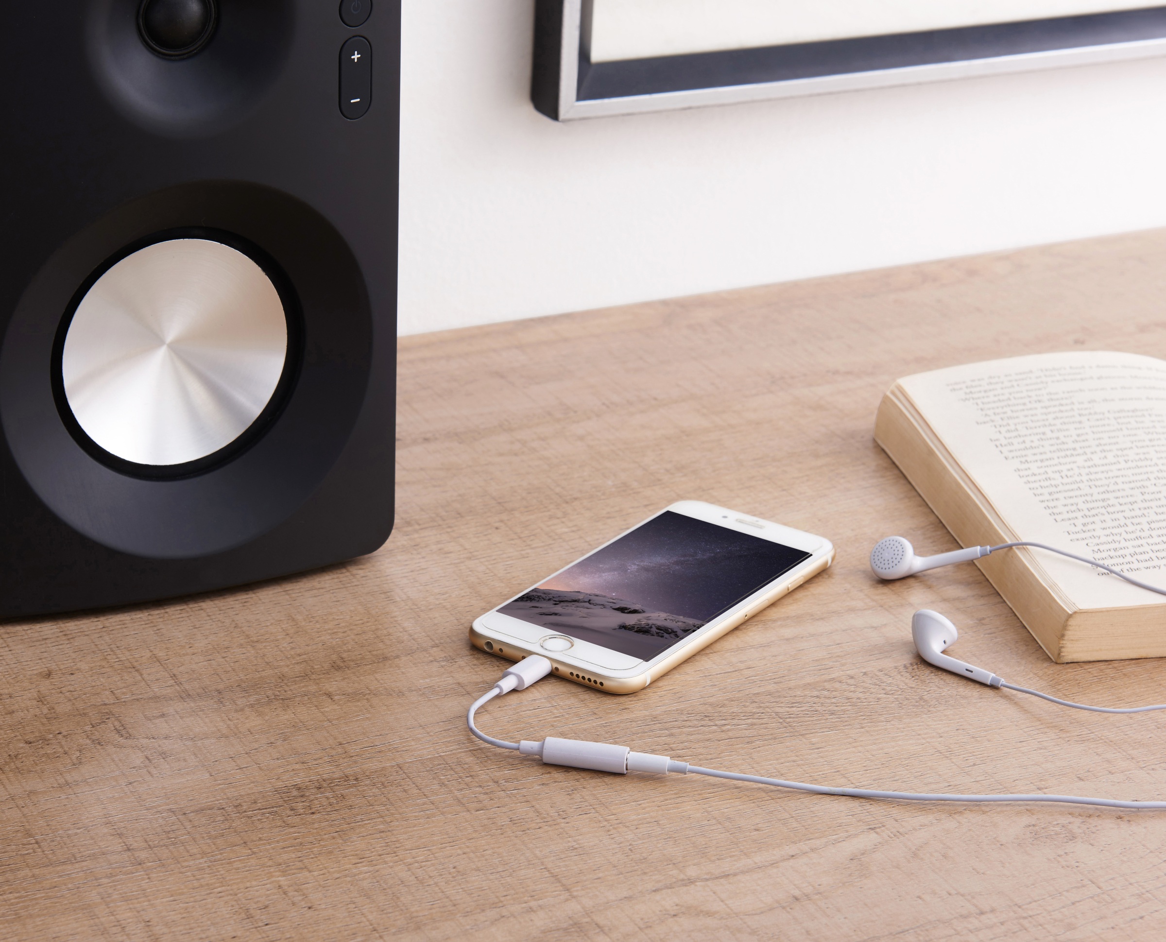 onn. Lightning to 3.5mm Jack Headphone Adapter