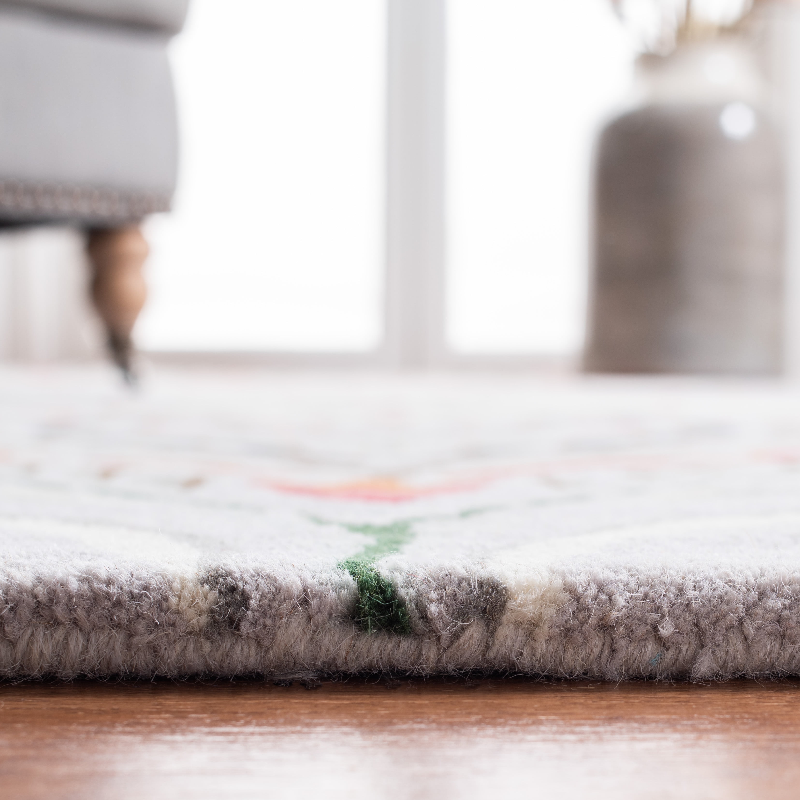 SAFAVIEH Bella Meriel Floral Paisley Wool Area Rug, Grey/Red, 4' x 6'