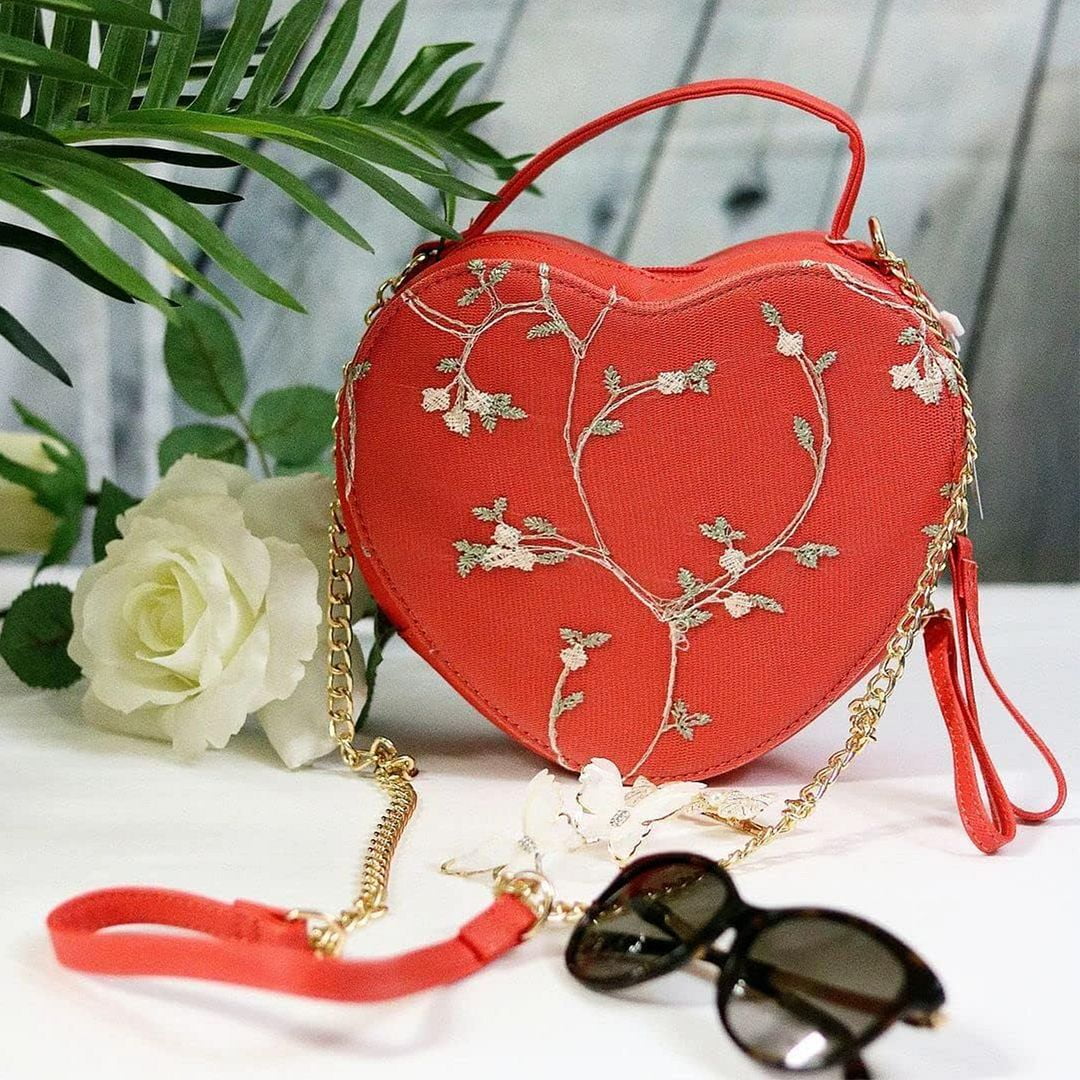Cute Red Heart Purse for Women, Faux Leather Heart Shaped Crossbody Bags, Zipper Closure Shoulder Bag Valentines Day Birthday Christmas Gifts