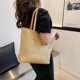 thumbnail image 5 of Bolsa Bolso de hombro de paja para mujer Bolsos grandes casuales de PU de verano (caqui tejido) Ehuebsd Nuevos Originales, 5 of 9