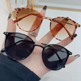 thumbnail image 3 of Gafas De Sol De moda para mujer, gafas De Sol para conducir al aire libre, gafas De protección para los ojos, gafas De Sol Unisex con protección UV para mujer, 3 of 4