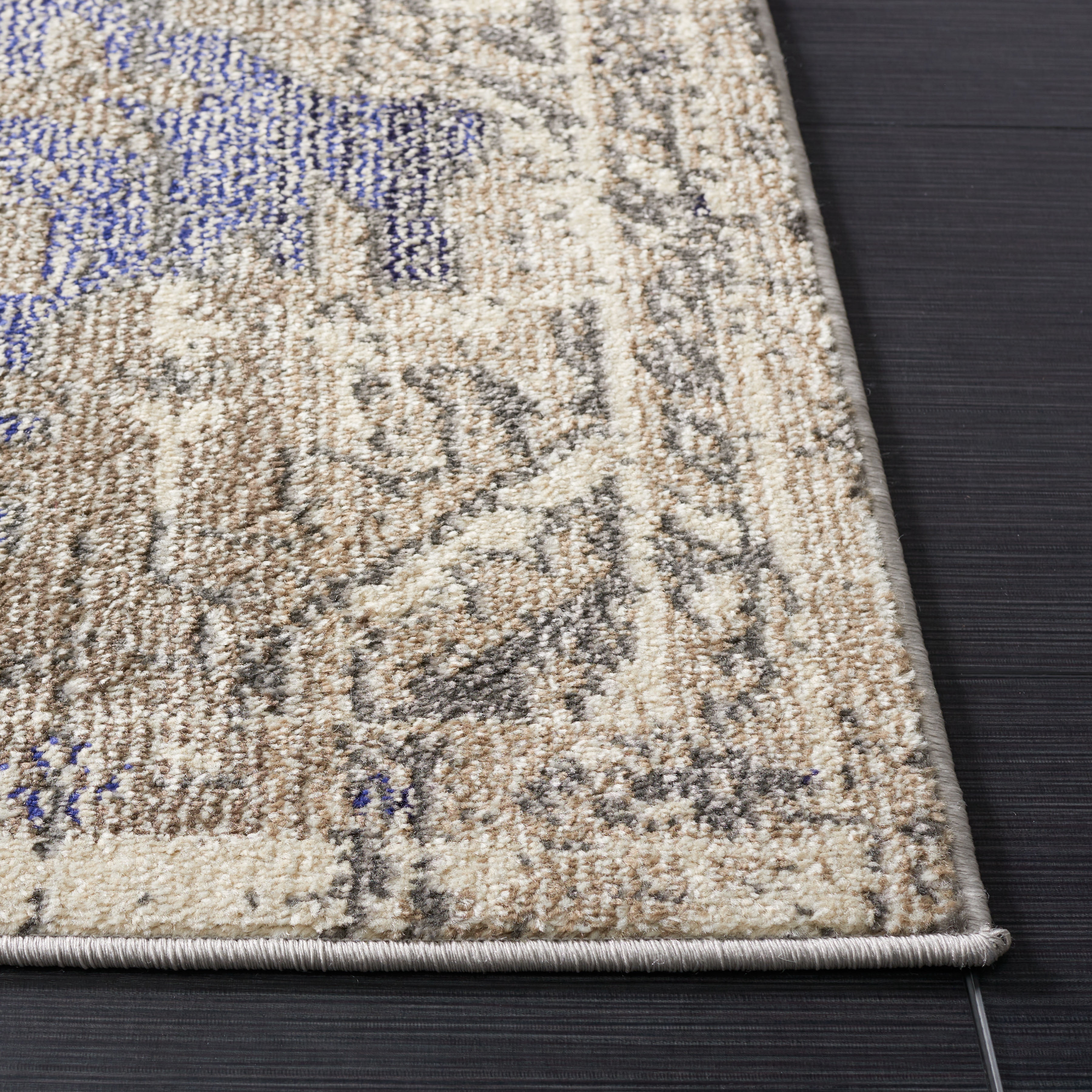 SAFAVIEH Madison Elinor Traditional Distressed Area Rug, Beige/Purple, 5'3" x 7'6"
