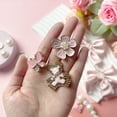 thumbnail image 4 of Cadena Charm SANUIU de tela rosa con forma de lazo y perlas para bolsas de goma, 4 of 8