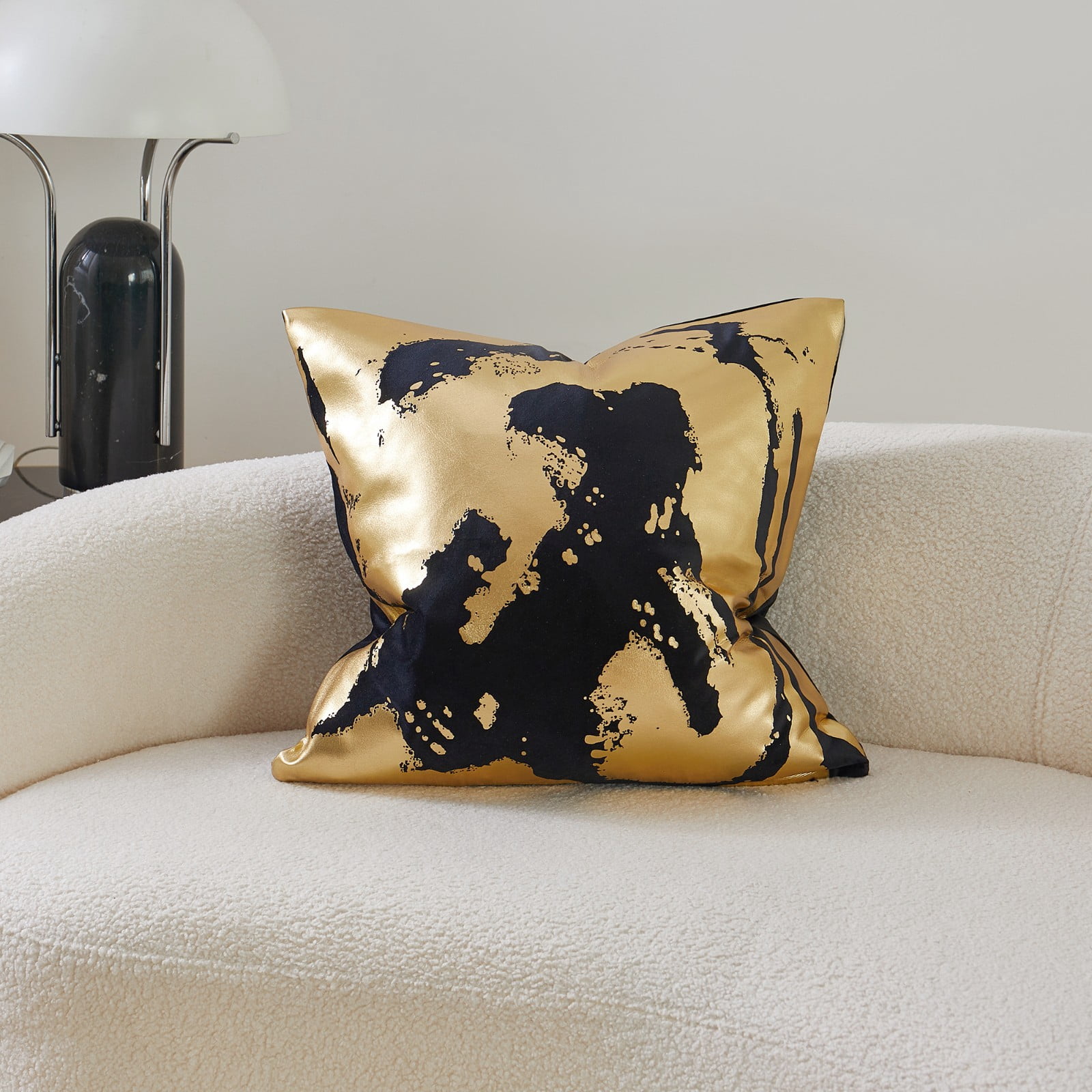 THE-TINOART Modern Luxury Abstract Velvet Throw Pillow Cover 22x22 Inch Set of 1 Contemporary Foiled Black and Gold Decorative Couch Pillow Case for Sofa Cushion Living Room Bedroom