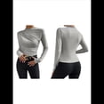 thumbnail image 3 of Camiseta Informal de Larga con Cuello Alto y Fruncido para Mujer, Corte Entallado y Color Liso Gris L, 3 of 7