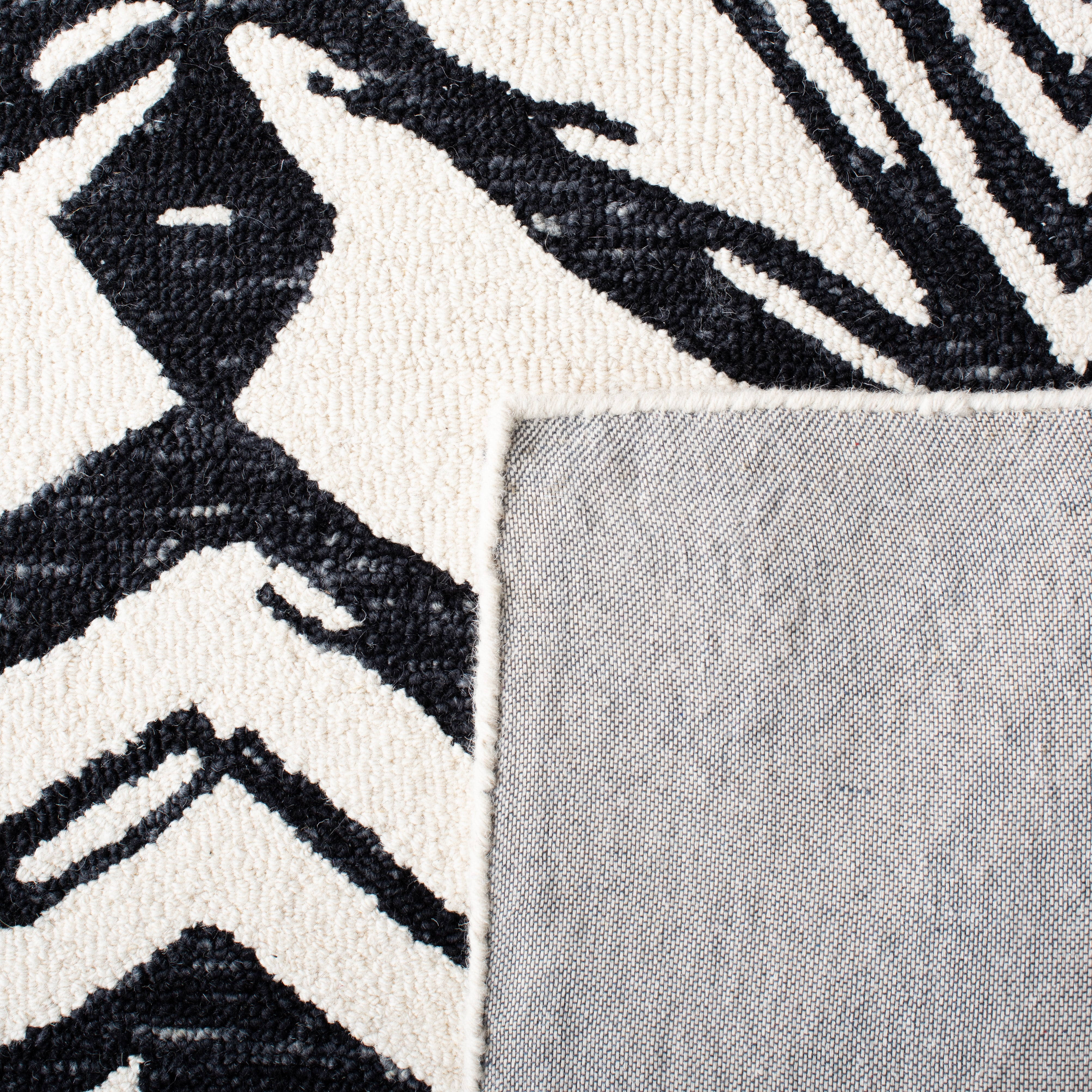 SAFAVIEH Metro Syeda Diamond Area Rug, Black/Ivory, 6' x 6' Square