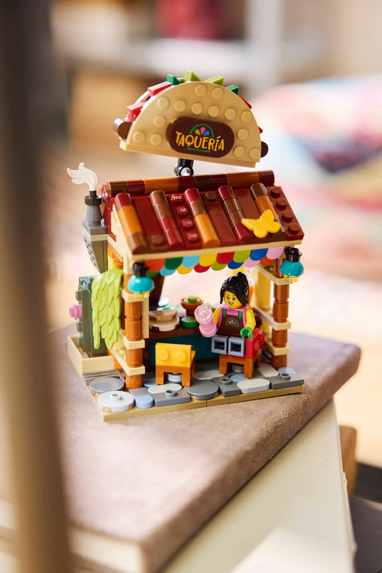 LEGO Restaurants of the World Mexico – 327-Piece Taco Shop Taqueria Building Set, Minifigure & Cactus, Collectible Food Display Model Gift – 40907